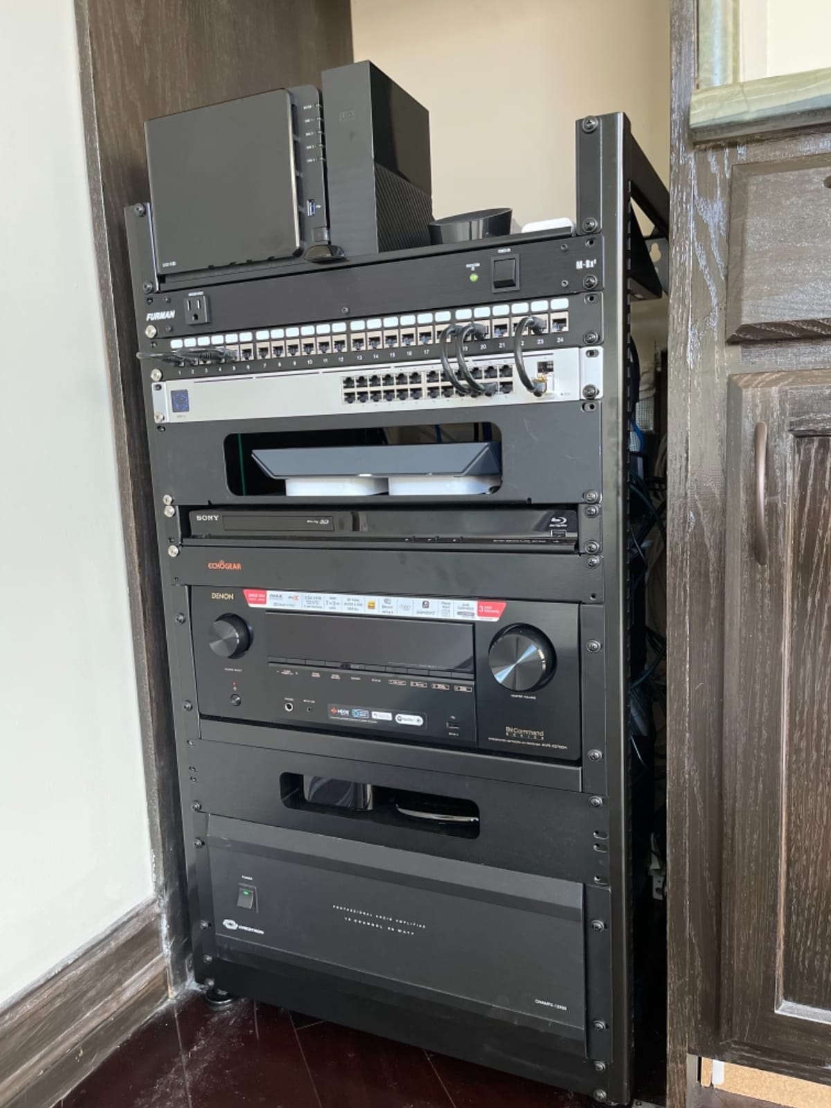 ECHOGEAR 15U Open Frame Rack for Servers & AV Gear - Wall Mountable Design Includes 2X Vented Shelves, 25x Rack Mounting Screws, 4X Leveling Feet, 4X Shelf Stops, & 2X Securement Straps customer photo 1
