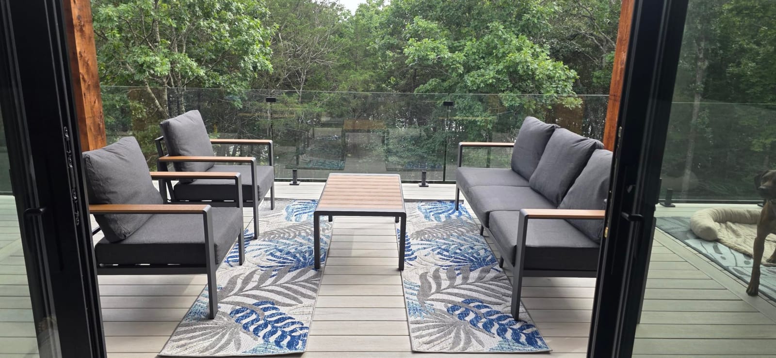 JONATHAN Y Tropics Palm Leaves Indoor Outdoor Area Rug 8X10 Gray/Blue, Durable Flat Weave, Lays Flat for Backyard, Patio, Porch, Easy-Cleaning, High Traffic, Pet-Friendly, Non-Shedding customer photo 1