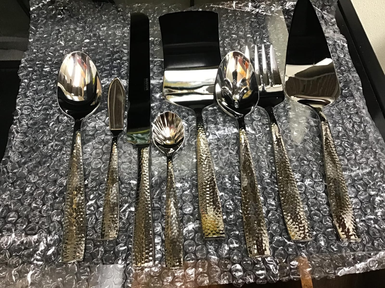Hudson Essentials Hammered 18/10 Stainless Steel Hostess Serving Utensil Set, 8-Piece Set with Cake Knife, Cake Server and Lasagna Pie Server, Dishwasher Safe customer photo 2