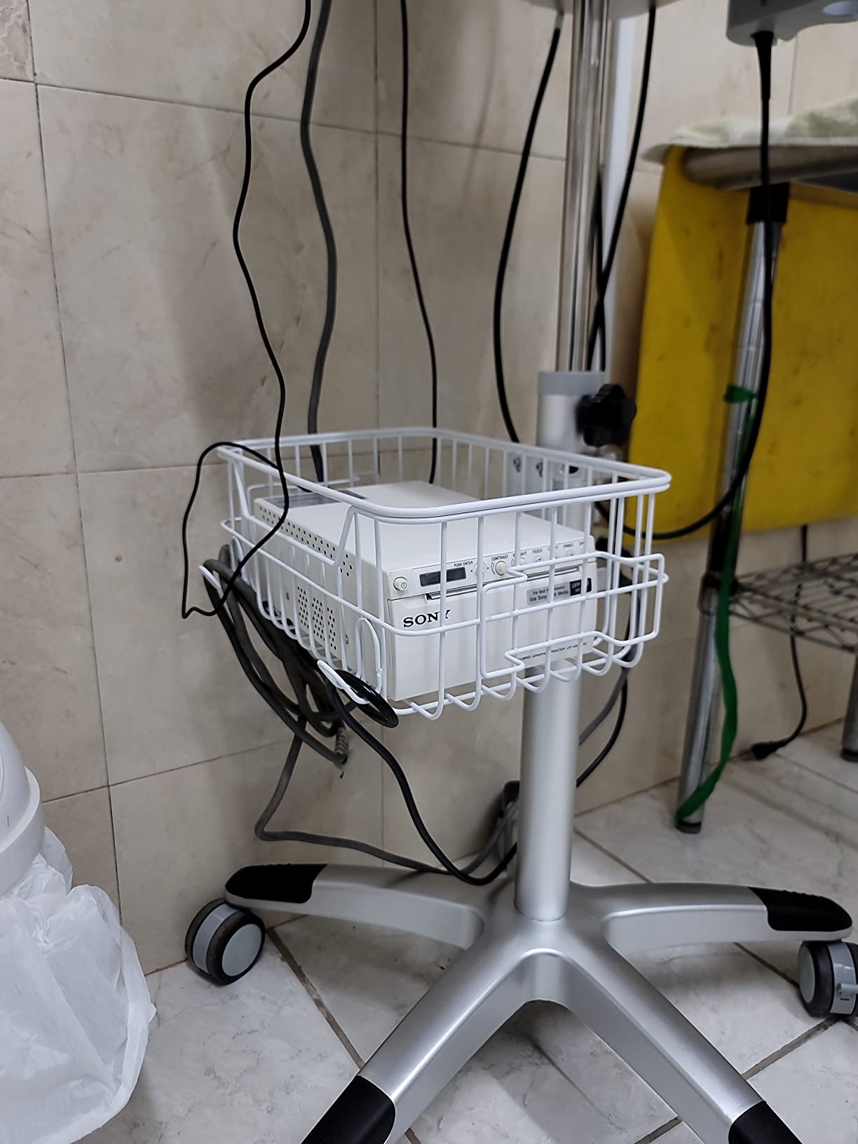 VEVOR Medical Trolley with Wheels - Height Adjustable Gas Lift, Large Tabletop 19