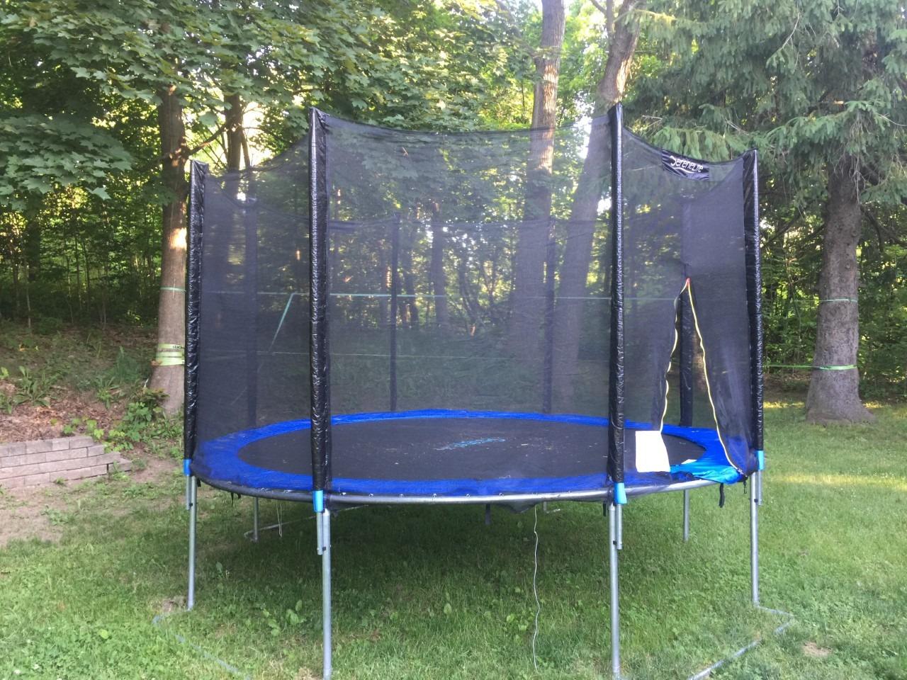 SereneLife Trampoline Outdoor 10FT 12FT 14FT with Enclosure Net, Ladder and Anti-Rust Coating - ASTM Approved Recreational Trampolines - Heavy Duty Yard Trampolines for Kids and Adults customer photo 1