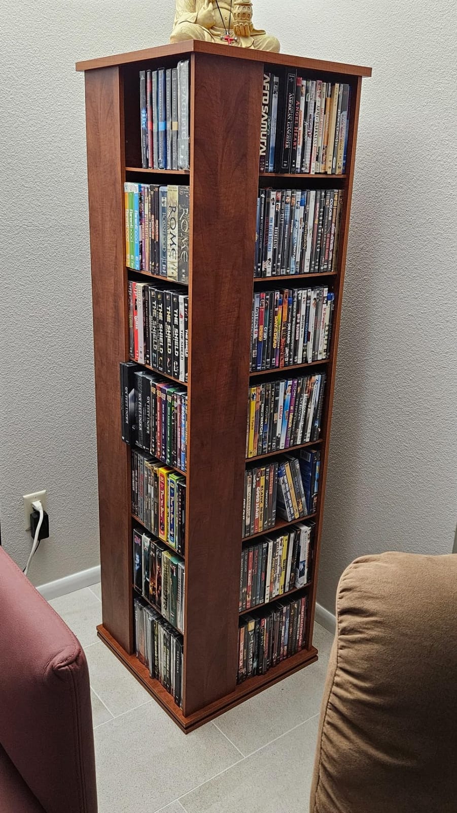 Venture Horizon 4-Sided Revolving Media Tower 1000 - Black customer photo 1