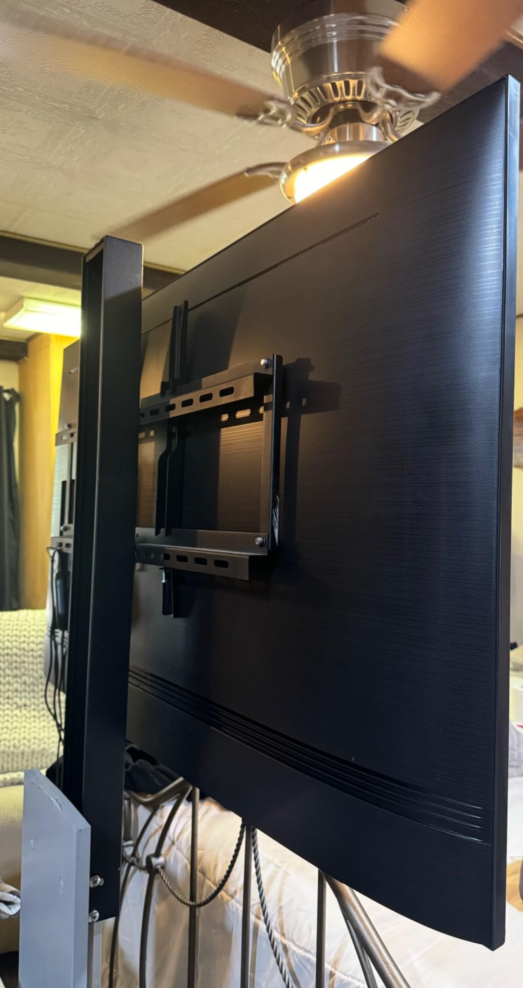 VEVOR Motorized TV Lift Stroke Length 31 Inches customer photo 2