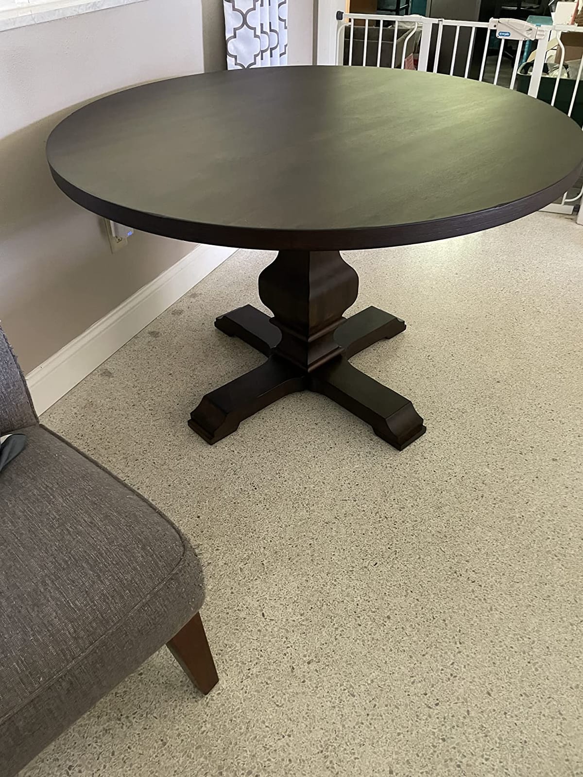 Roundhill Furniture Havre Pedestal Base Round Dining Table, Espresso customer photo 2