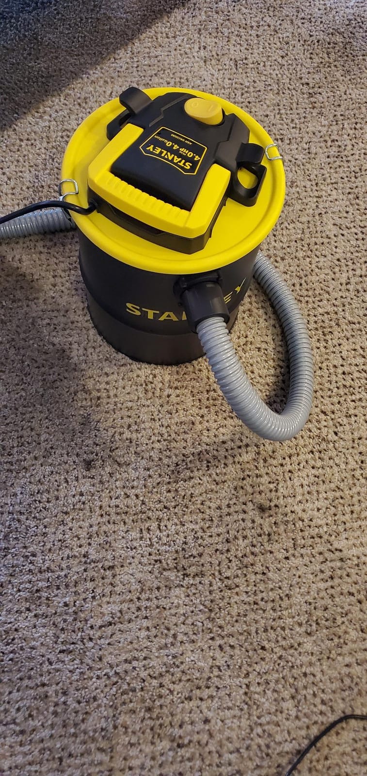 STANLEY Ash Vacuum Cleaner, Portable 4 Gallon Capacity Ash Vac Canister, Powerful 4 Peak HP Horsepower Motor, Ideal for Pellet Stoves, BBQ Grills, Wood Stoves, Fireplaces, Fire Pits, SL-18184 customer photo 2