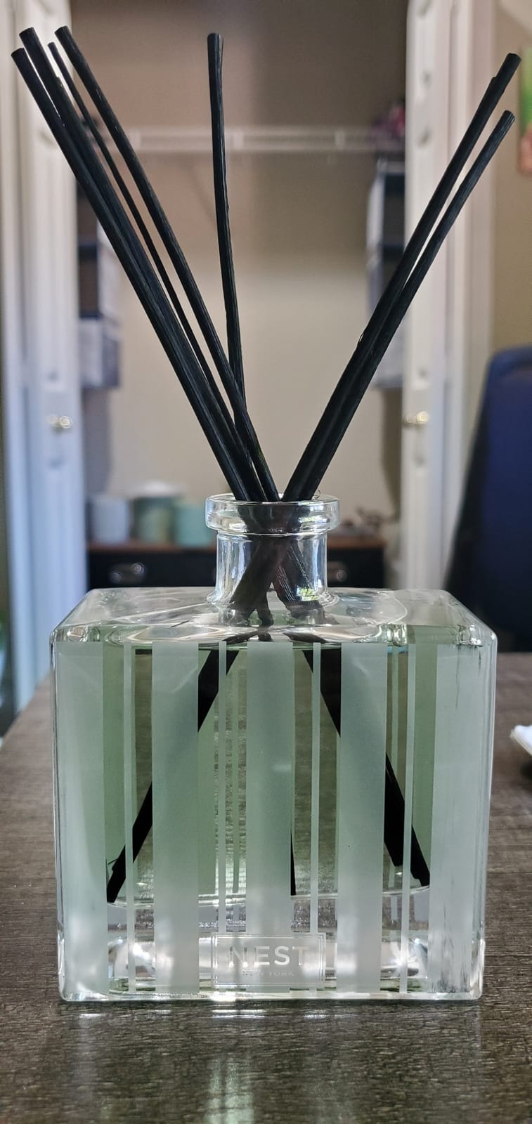 NEST New York Reed Diffuser, Wild Mint & Eucalyptus - 5.9 fl oz - Fragrance for Up to 90 Days - Reusable, Refillable Glass Holder - Includes 8 All-Natural Reed Sticks - Flame Free customer photo 2