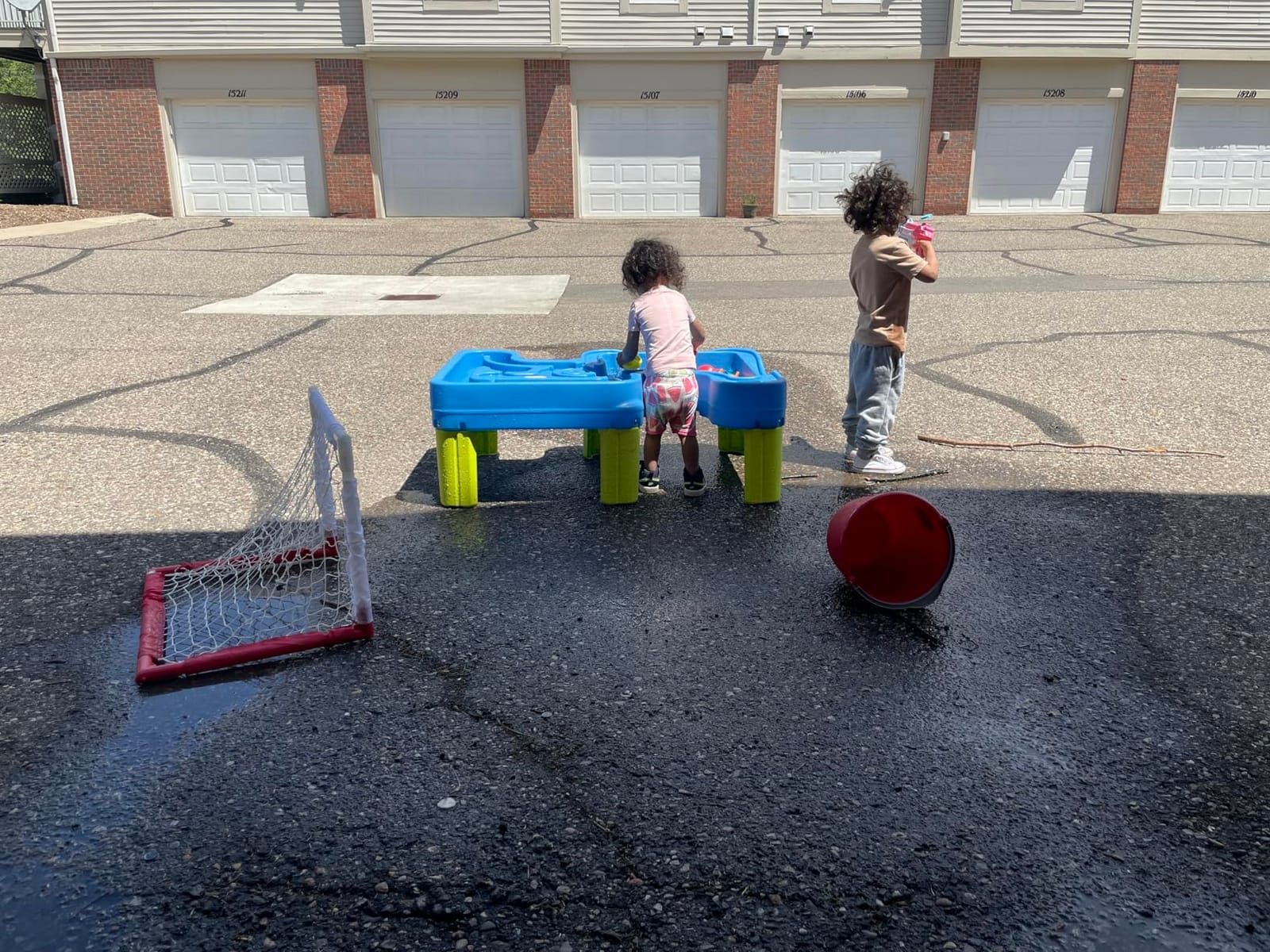 Simplay3 Big River and Roads Water Play Table, Outdoor Activity Table with Track Toys for Toddlers and Kids, 9 Accessories Included, Made in USA customer photo 1