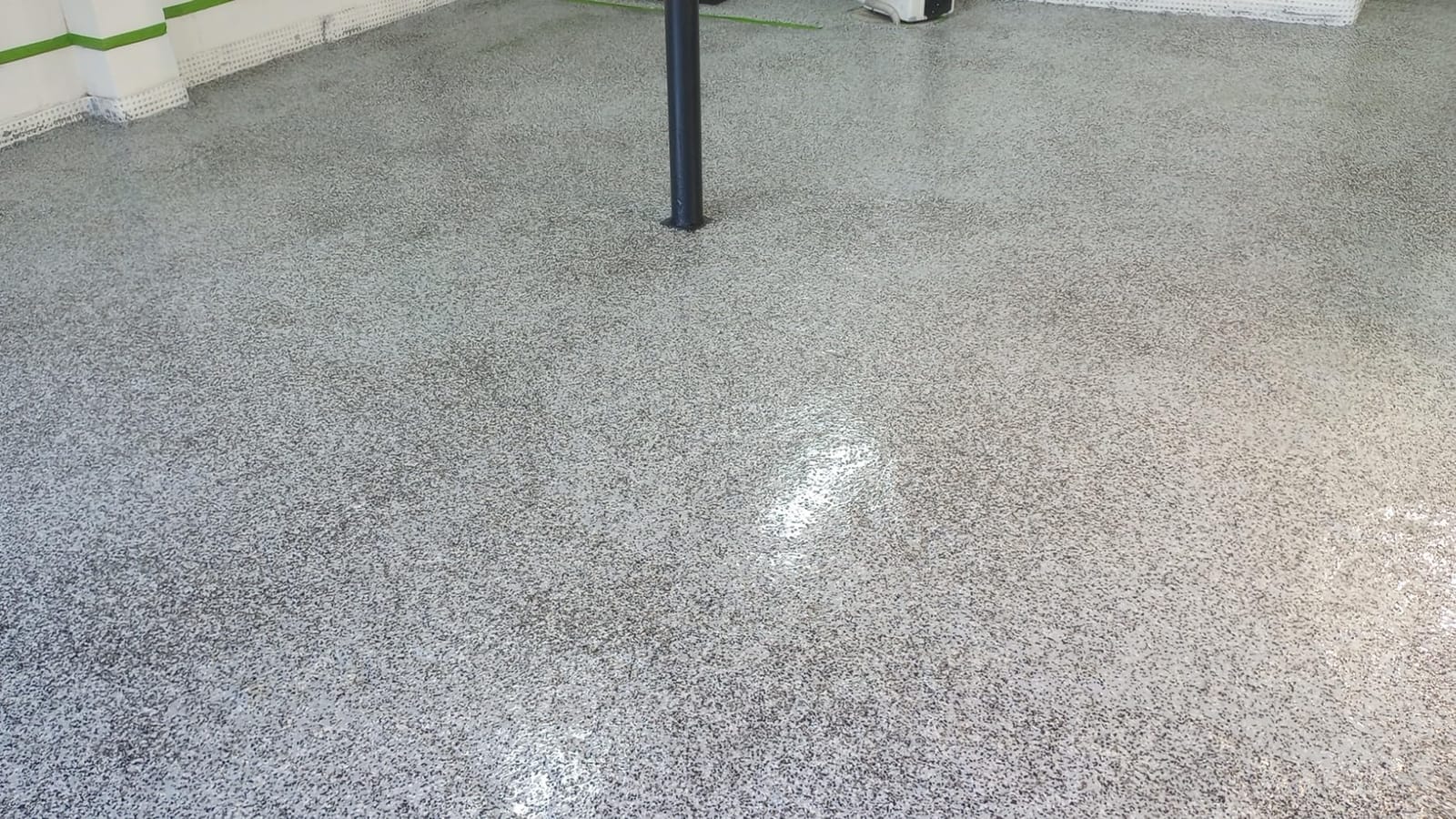 Everflow Made by MPC Epoxy Resin Coating for Floors & Counter Tops, 100% Solids, Self Leveling (Grey) customer photo 2