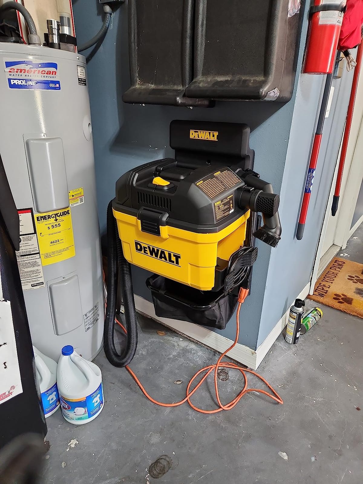 DEWALT Portable 6 Gallon 5 Horsepower Wall-Mounted Garage Wet Dry Vacuum Cleaner DXV06G customer photo 2