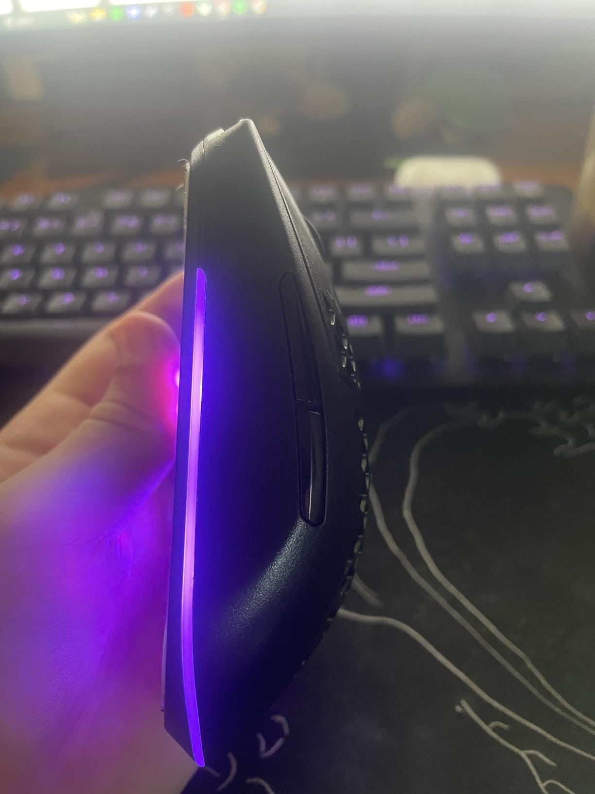 SteelSeries Aerox 3 Wireless - Holey RGB Gaming Mouse - Ultra-lightweight Water Resistant Design - 18K DPI TrueMove Air Optical Sensor - Snow customer photo 1
