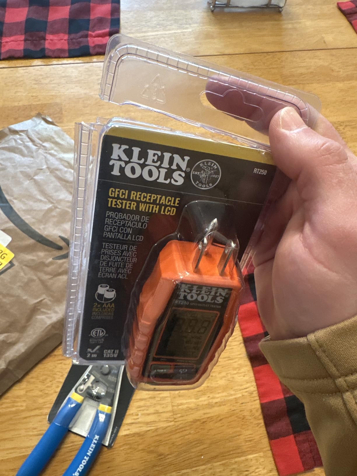 Klein Tools 80041 Outlet Repair Tool Kit with GFCI Receptacle Tester, Non Contact Voltage Tester and Wire Stripper, 3-Piece customer photo 2