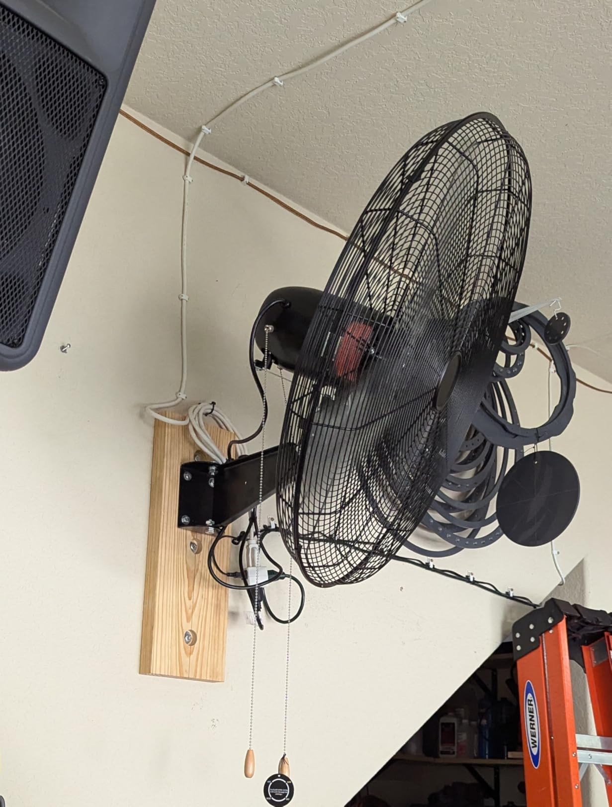 KEN BROWN 20 Inch Industrial Oscillating Wall Mount Fan 5500CFM, Heavy Duty, High Velocity, 3-Speed, Black customer photo 2