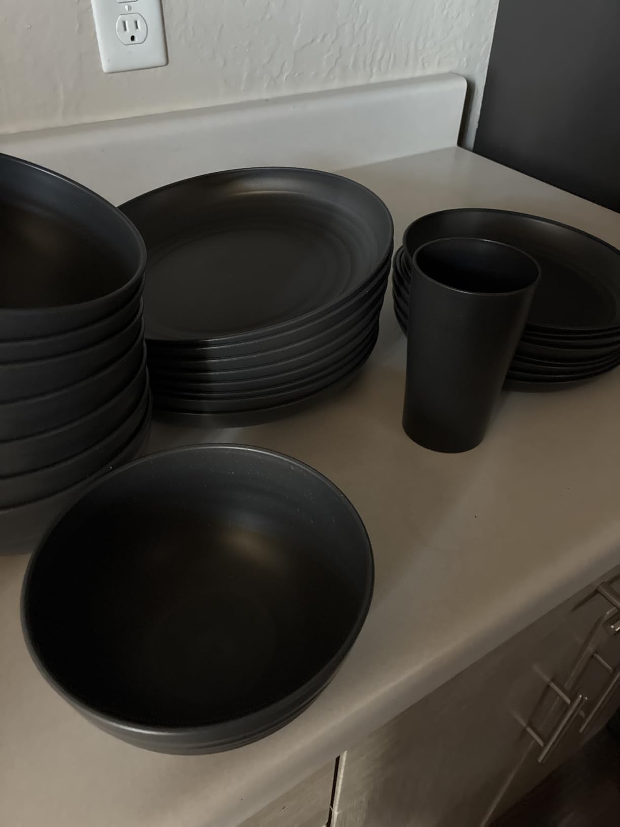 Teivio 32-Piece Plates and Bowls Sets for 8, Black Kitchen Dinnerware Sets | 13.5oz Cups, Plastic Wheat Straw Unbreakable Dish Set, Dishwasher Safe, for Outdoor Camping RV Apartment Essentials Plate Set customer photo 1