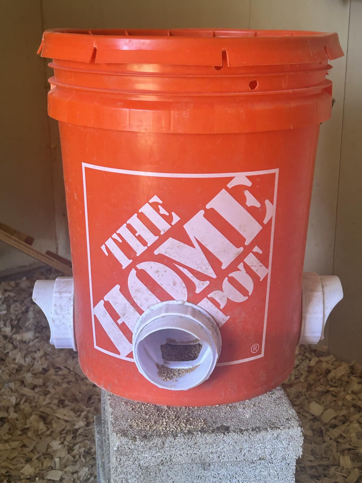 DIY Chicken Feeder Rain Proof Poultry Feeder Port Gravity Feed Kit for Buckets, Barrels, Troughs (4 Port with holesaw) customer photo 1