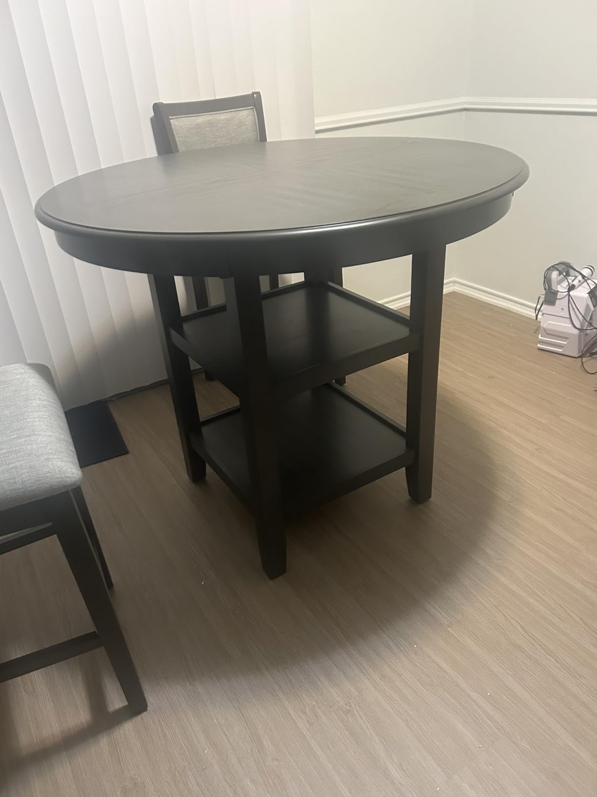 New Classic Furniture Gia 5-Piece Round Counter Height Set with 1 Dining Table and 4 Chairs, 42
