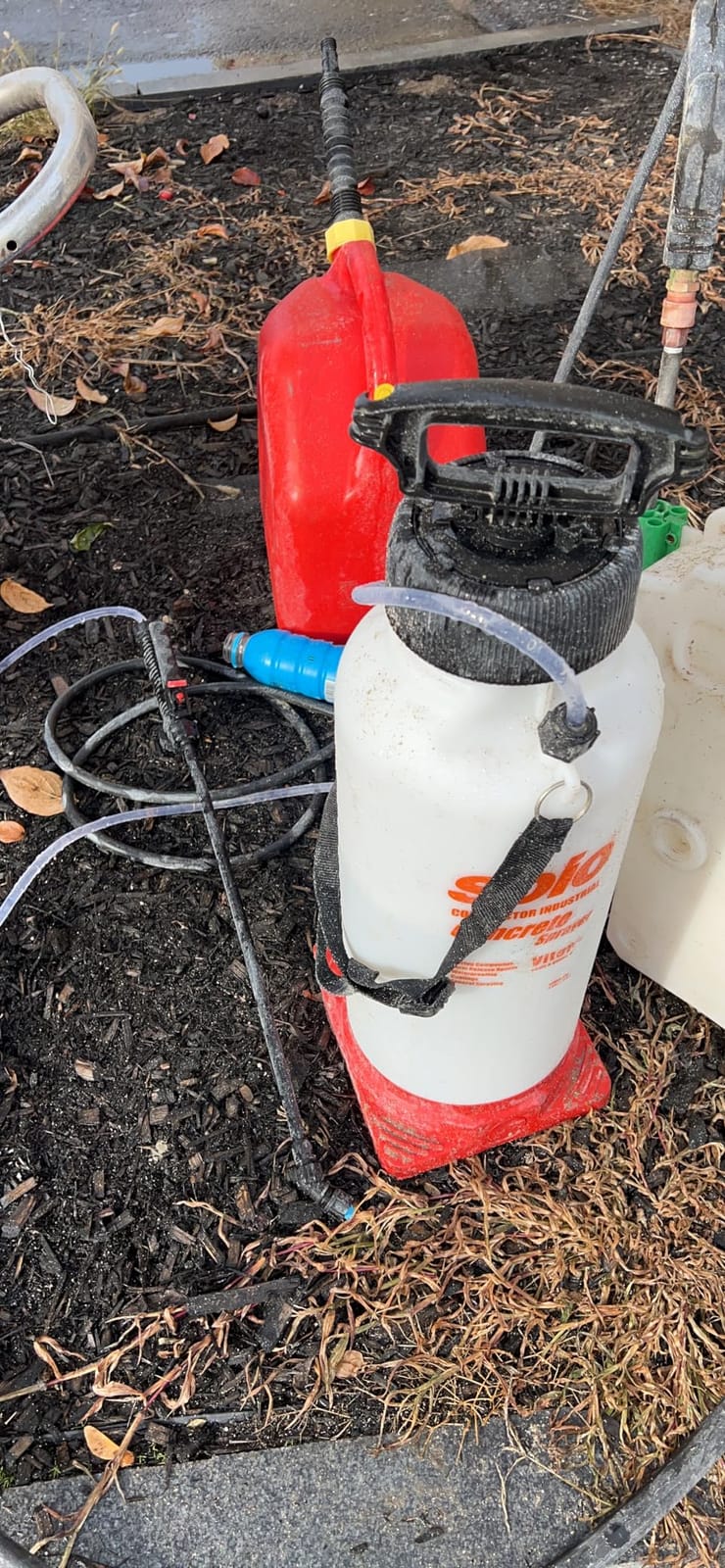 SOLO 378 3-Gallon Concrete Tank Sprayer with Viton Seals and O-Rings, Large Base customer photo 1