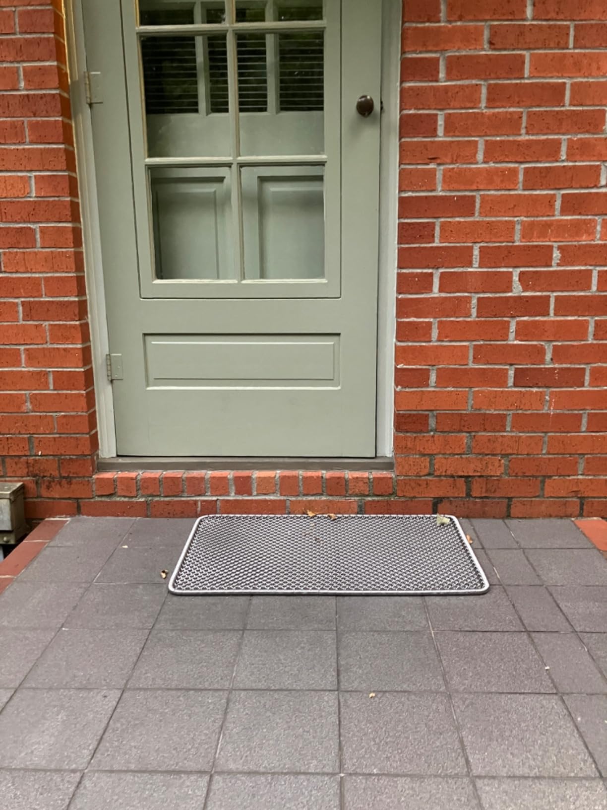 Metal Outdoor Entrance Door Mat, Waterproof, Odorless, Easy to Clean, All-Weather Outdoor Heavy Duty Scraper Door Mats for The Front Door of The House, 18.5x31inch customer photo 1
