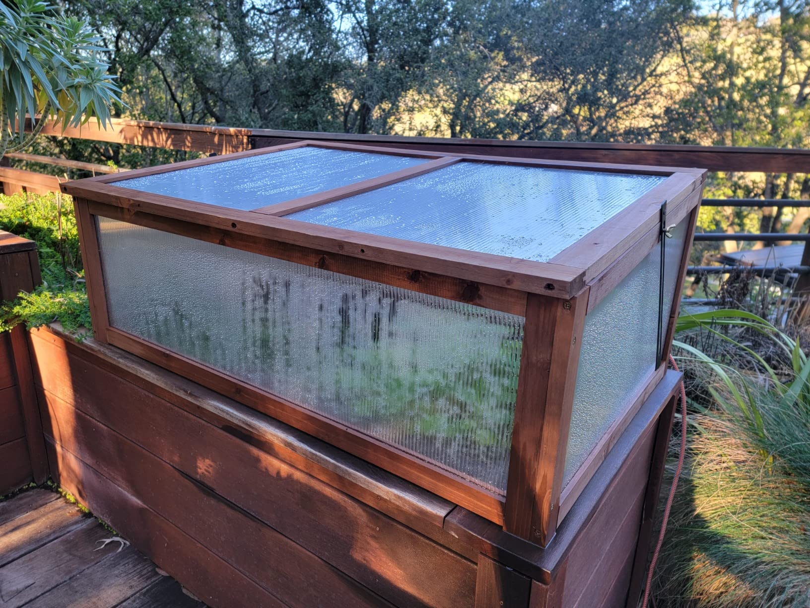Outsunny Wooden Cold Frame Greenhouse, Mini Greenhouse with Polycarbonate Board and Solid Wood Frame, Green House Cold Frame, Indoor Outdoor Terrarium Planter Box, 39