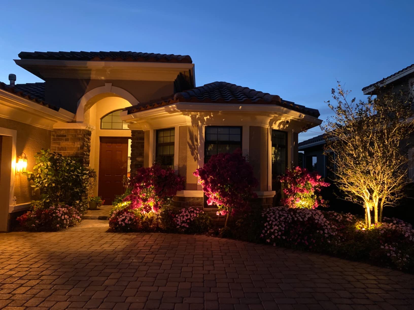 12V Brass LED Landscape Lighting Kit (6 Outdoor Spotlights, 2 Path Lights) with 100W Low Voltage Transformer for House, Yard, Lawn, Pathway, Walkway, Garden, Driveway or Patio customer photo 1
