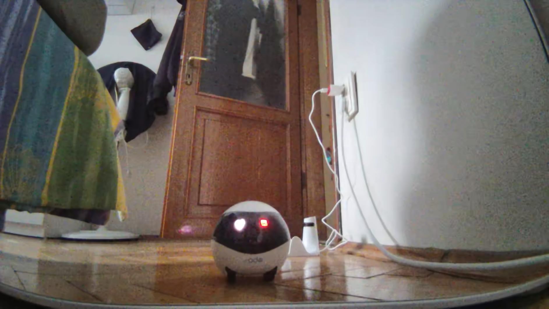 Enabot EBO SE Home Robot Camera: 1080P Mobile FamilyBot Pet Companion | Whole-Home Mobility, Two-Way Talk, Night Vision, Local Storage, Auto-Recharge, Long Distance Gift for Family/Pet customer photo 2