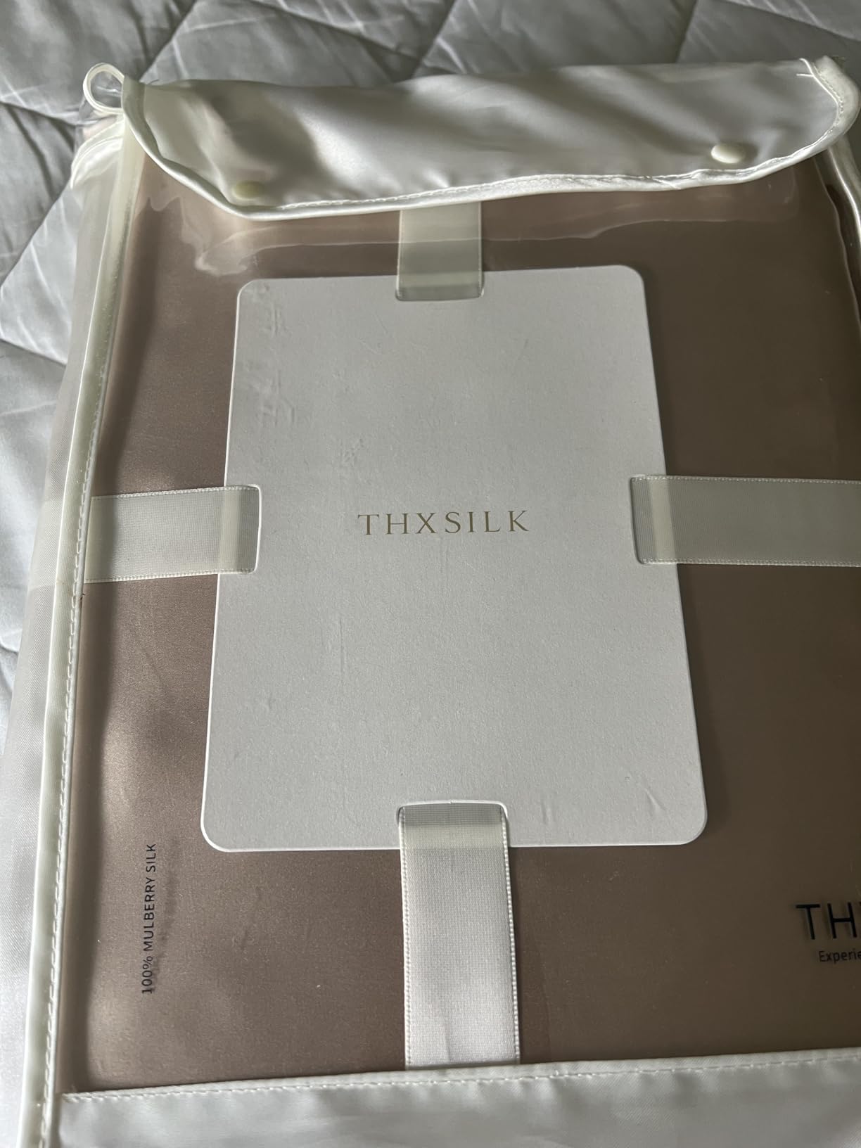THXSILK 100% Mulberry Silk Sheet Set, 7A+ Silk Sheet Set Soft Breathable, Luxury Bedding (1 Flat Sheet, 1 Fitted Sheet, 2 Pillow Shams) Queen, White customer photo 1
