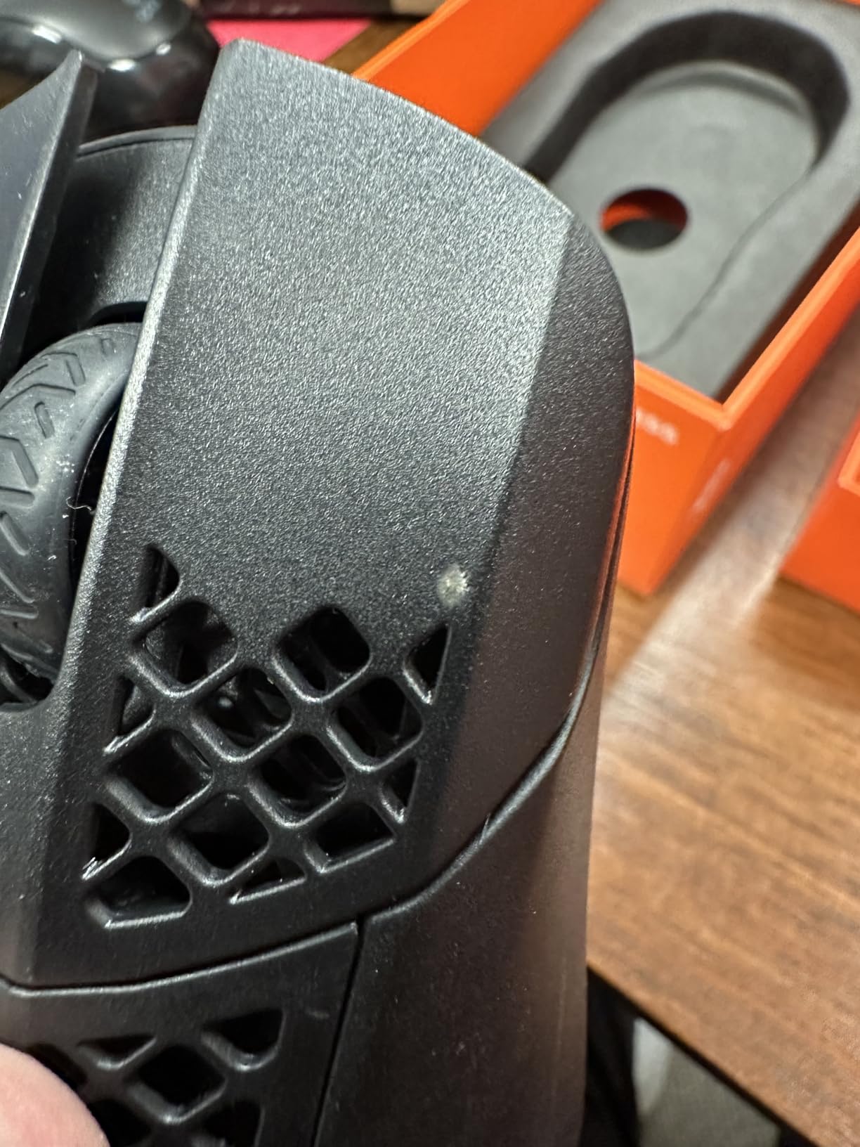 SteelSeries Aerox 5 Wireless - Holey RGB Gaming Mouse - Ultra-lightweight Water Resistant Design - 9 Buttons - Bluetooth/2.4 GHz - 18K DPI TrueMove Air Optical Sensor customer photo 2