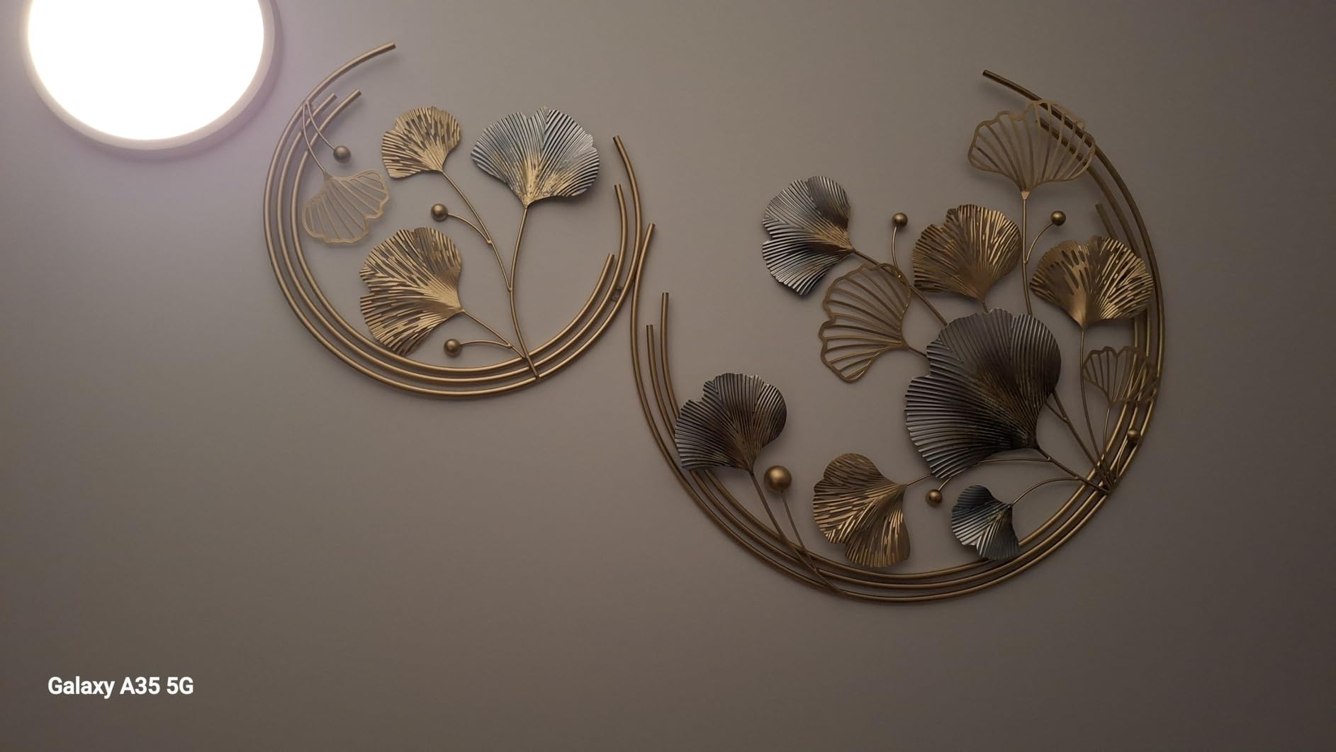 CDDUOLA 3D Room Wall Decor, Handmade Art Metal Round Golden Ginkgo Leaf Decorative Wall Sculpture for Home Living Room And Bedroom, 2 Pack customer photo 2