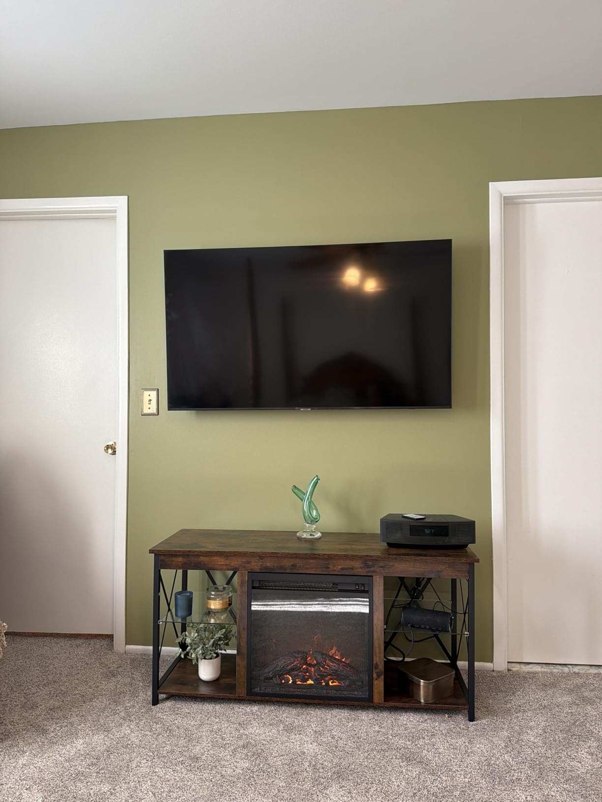 HOOBRO Fireplace TV Stand with Charging Station and LED Lights, TV Stand with Fireplace for TVs up to 65