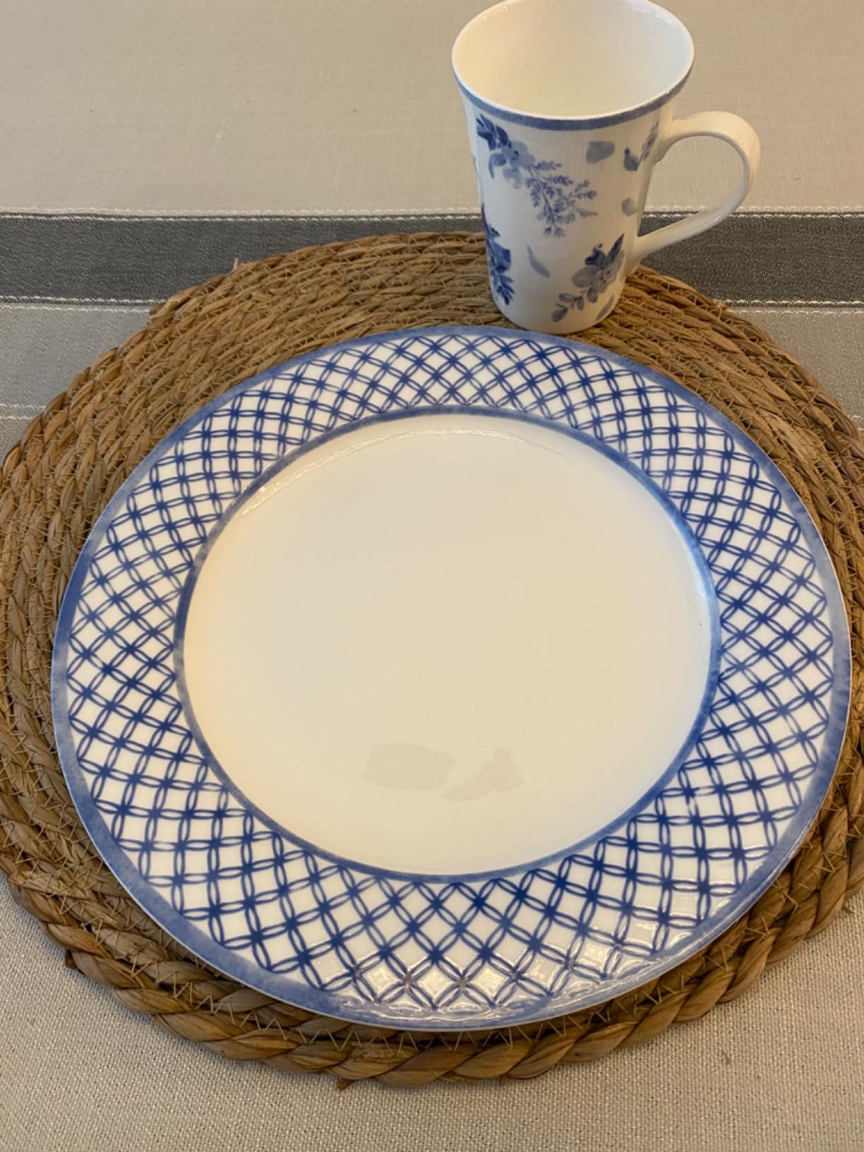 Mikasa Kiley Bone China Lightweight Chip Resistant 16 Piece Dinnerware Set, Service for 4, Blue and White customer photo 1