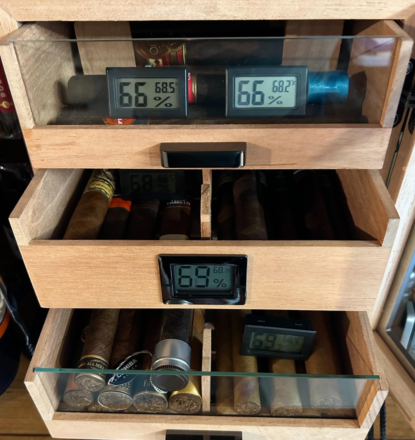 CASE ELEGANCE Luca Cabinet Humidor - Brown, Holds 80-100 Cigars, Spanish cedar, glass display customer photo 1