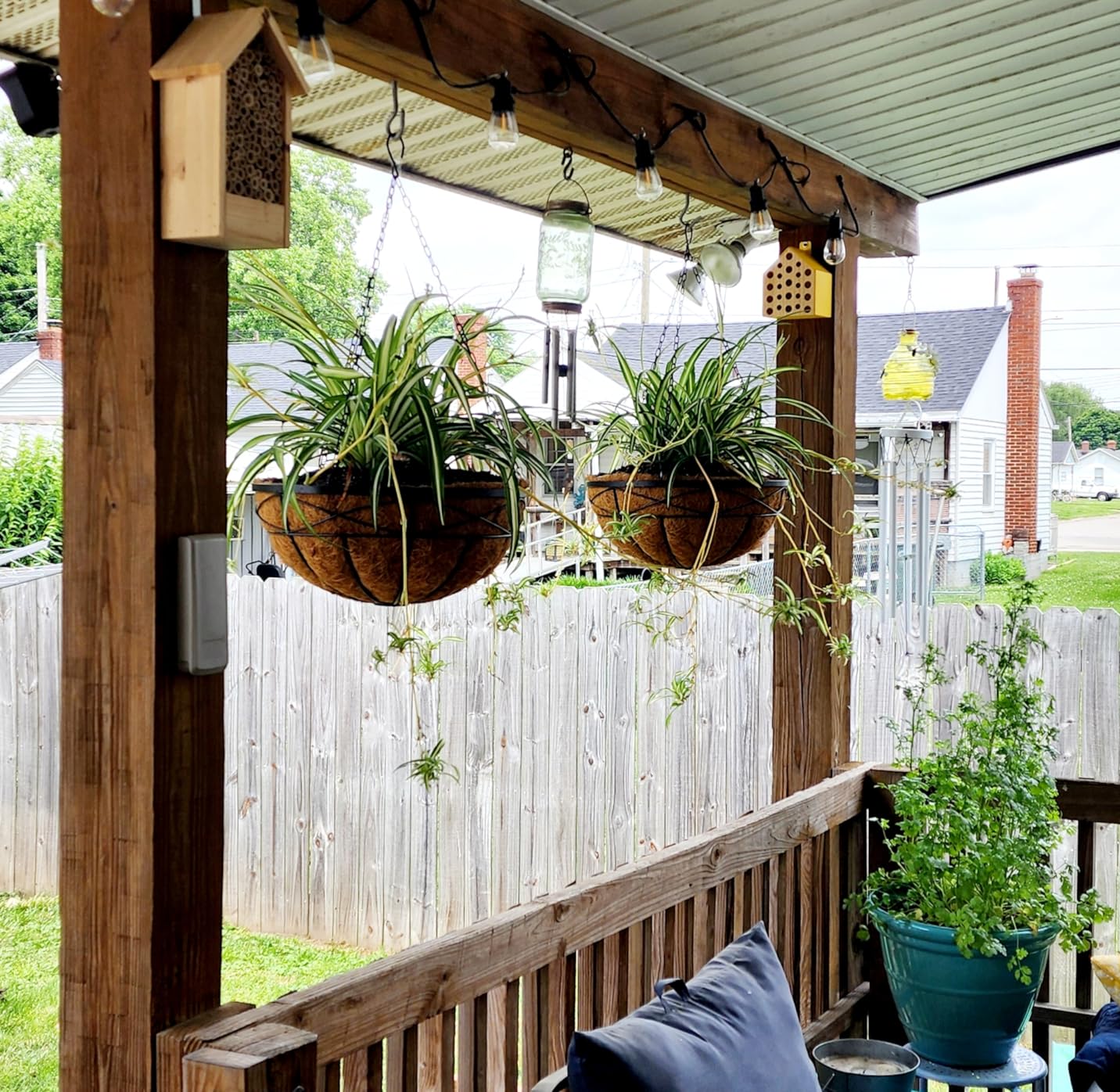 4 Pack 12 Inch Hanging Planters for Outdoor Plants Metal Watering Flower Baskets with Coco Liner for Outside Panting Plant Holder Pot for Home Garden Porch Balcony Railings Decor customer photo 1