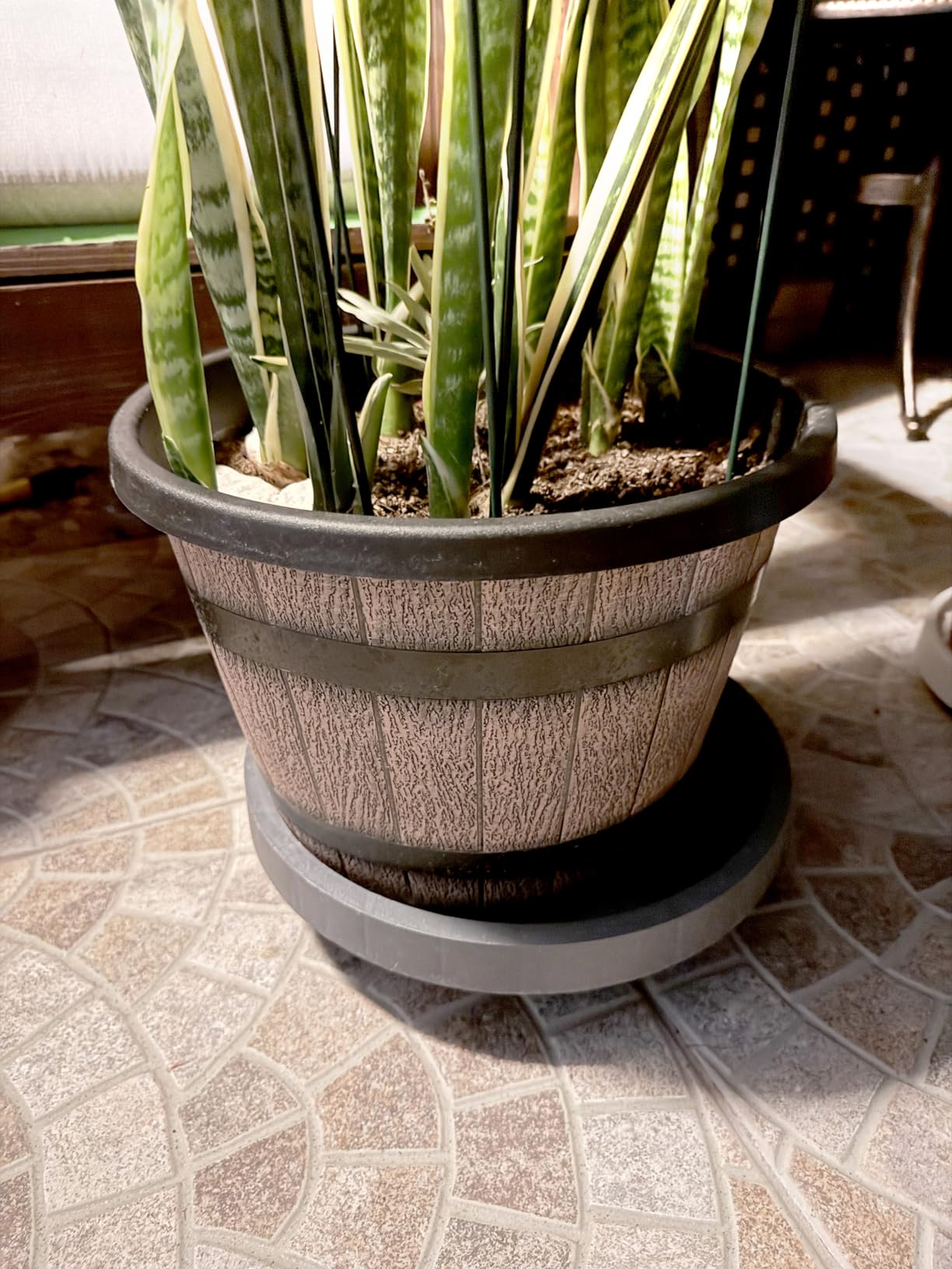 Quarut Plant Pots Set of 4 Pack 12 inch, Large Whiskey Barrel Planters with Drainage Holes & Saucer. Plastic Flower Pots Imitation Wine Barrel Design, for Indoor & Outdoor Garden Home Plants (Brown) customer photo 2