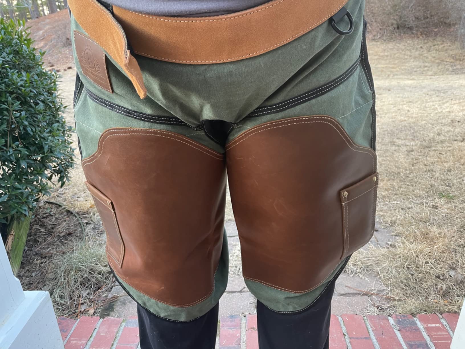 Antidious Professional Farrier Chaps Leather Farrier Apron with Adjustable Belt and Knees Straps Hoof Trimming, 2 Pockets and Extra Hook for Storage, Suitable for 28''~55'' Waistline customer photo 1