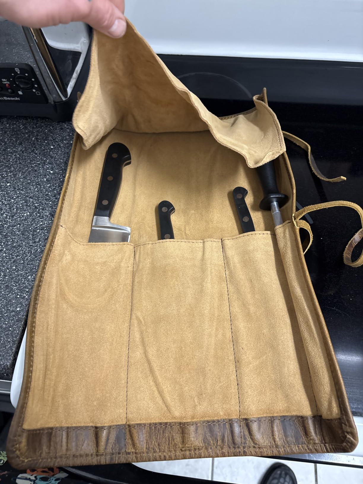 ELIZO Leather Knife Roll Bag Professional Chef Knife Case, Durable Knife Sheath Holder, Cooks & Culinary Tools Carrying Storage, Portable Knife Wrap - 4 Slots customer photo 1