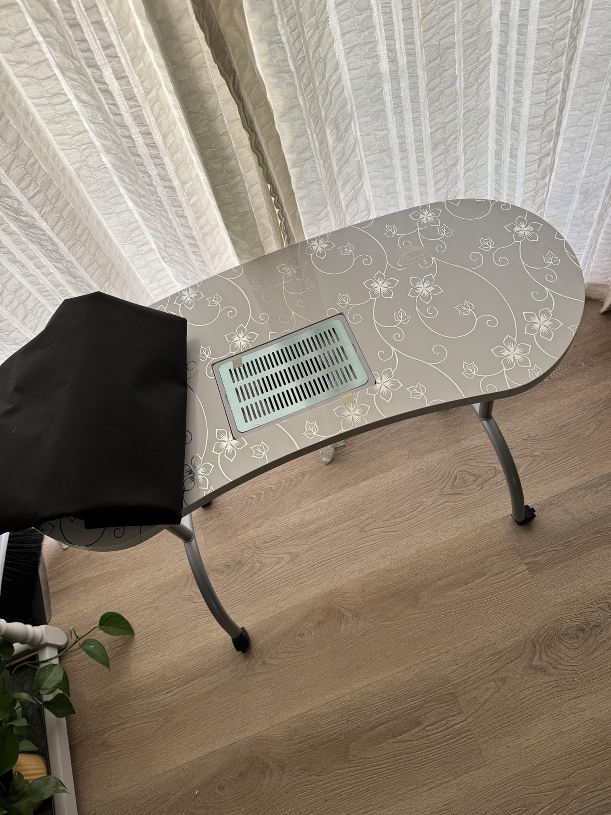 GIANTEX Nail Table for Nail Tech, Portable Manicure Table with Electric Dust Collector, USB-Plug LED Lamp, Wrist Rest, 4 Lockable Wheels, Foldable Nail Desk with Carry Bag (Black) customer photo 1
