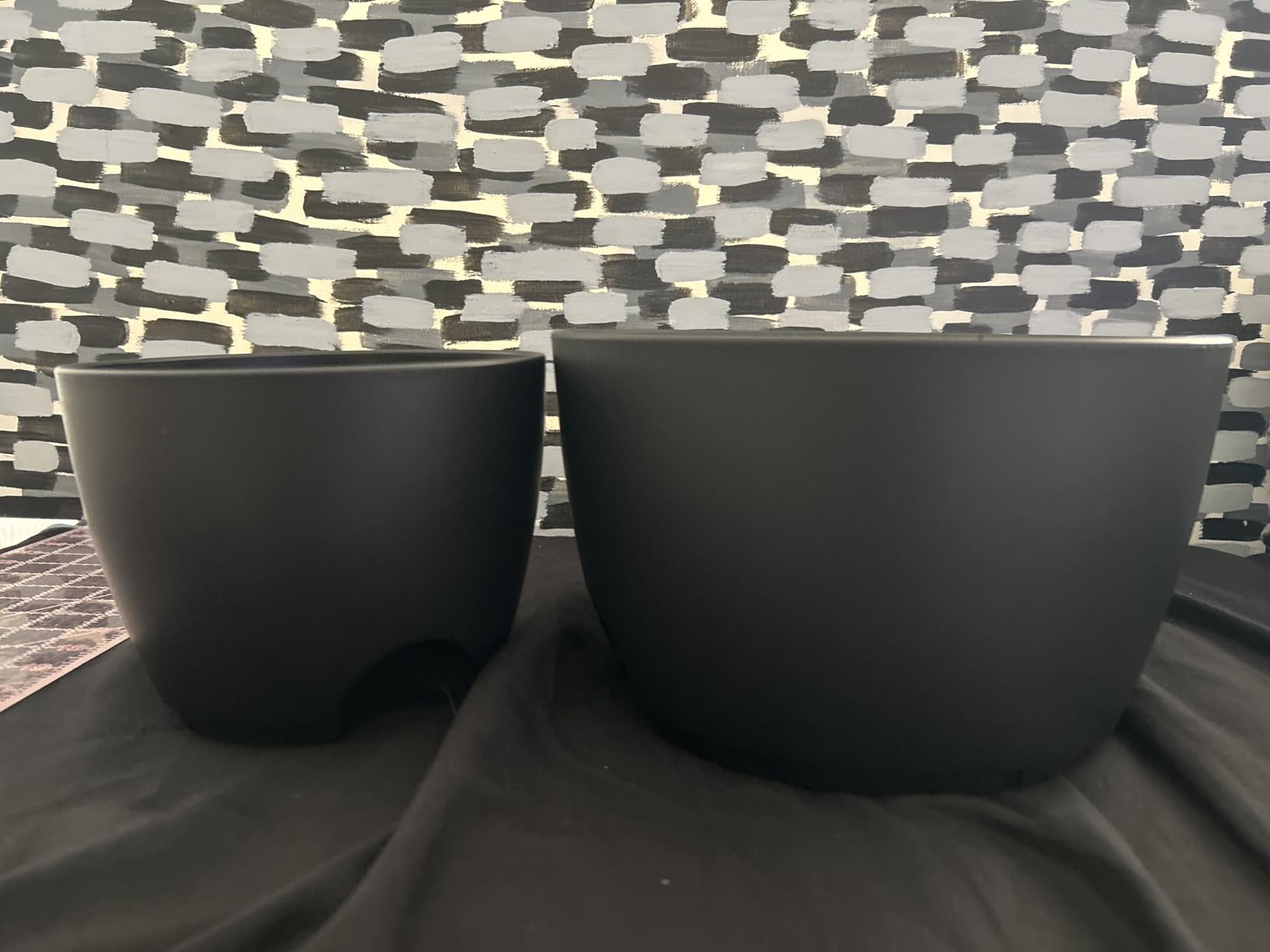 QRRICA Plant Pots 10/9/8/7.5/7 Inch Self Watering Pots, Set of 5 Plastic Planters with Drainage Holes and Saucers, Plastic Flower Pots, Nursery Planting Pot for Indoor Outdoor Plants (Green) customer photo 2