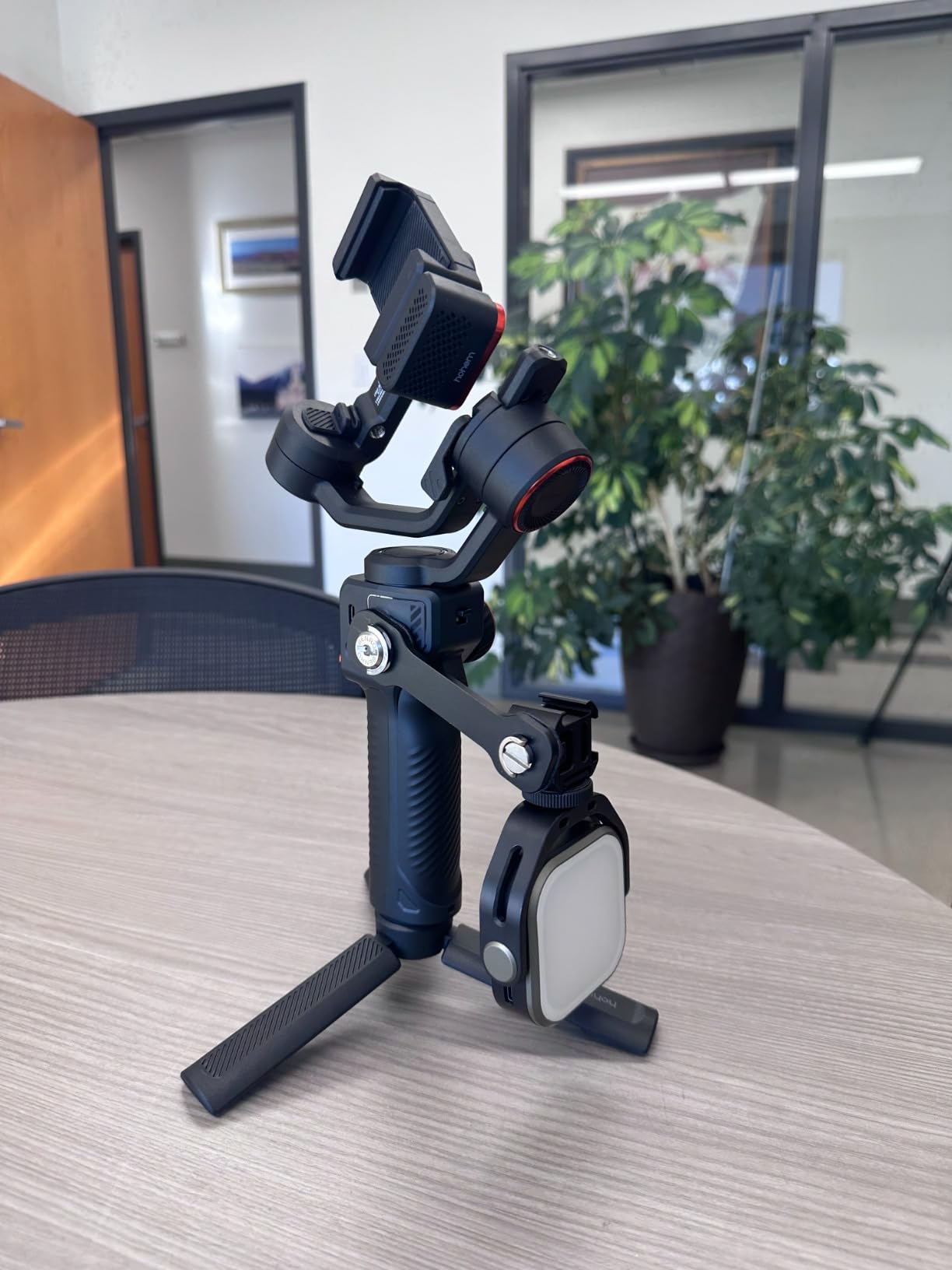 Hohem iSteady M6 Kit Gimbal Stabilizer for iPhone & Android, 3-Axis Gimbal | AI Tracking, Magnetic Fill Light, 0.91-inch OLED Display, 400g Max Payload, 360 Inception Mode, 18h Battery customer photo 2