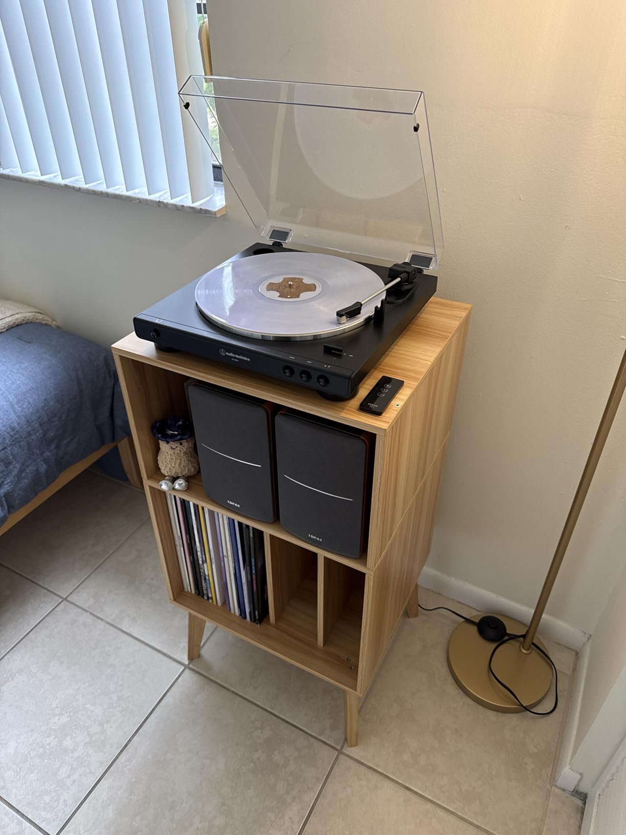 Lerliuo Record Player Stand, Walnut Turntable Stand Holds up to 160 Albums, Mid-Century Vinyl Storage Cabinet Table with Solid Wood Legs, Record Player Holder Dispaly Shelf for Bedroom Living Room customer photo 1