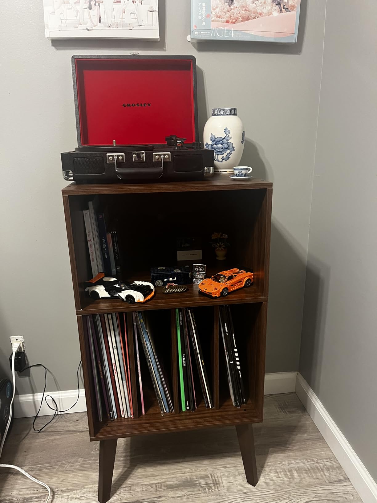 Lerliuo Record Player Stand, Walnut Turntable Stand Holds up to 160 Albums, Mid-Century Vinyl Storage Cabinet Table with Solid Wood Legs, Record Player Holder Dispaly Shelf for Bedroom Living Room customer photo 2