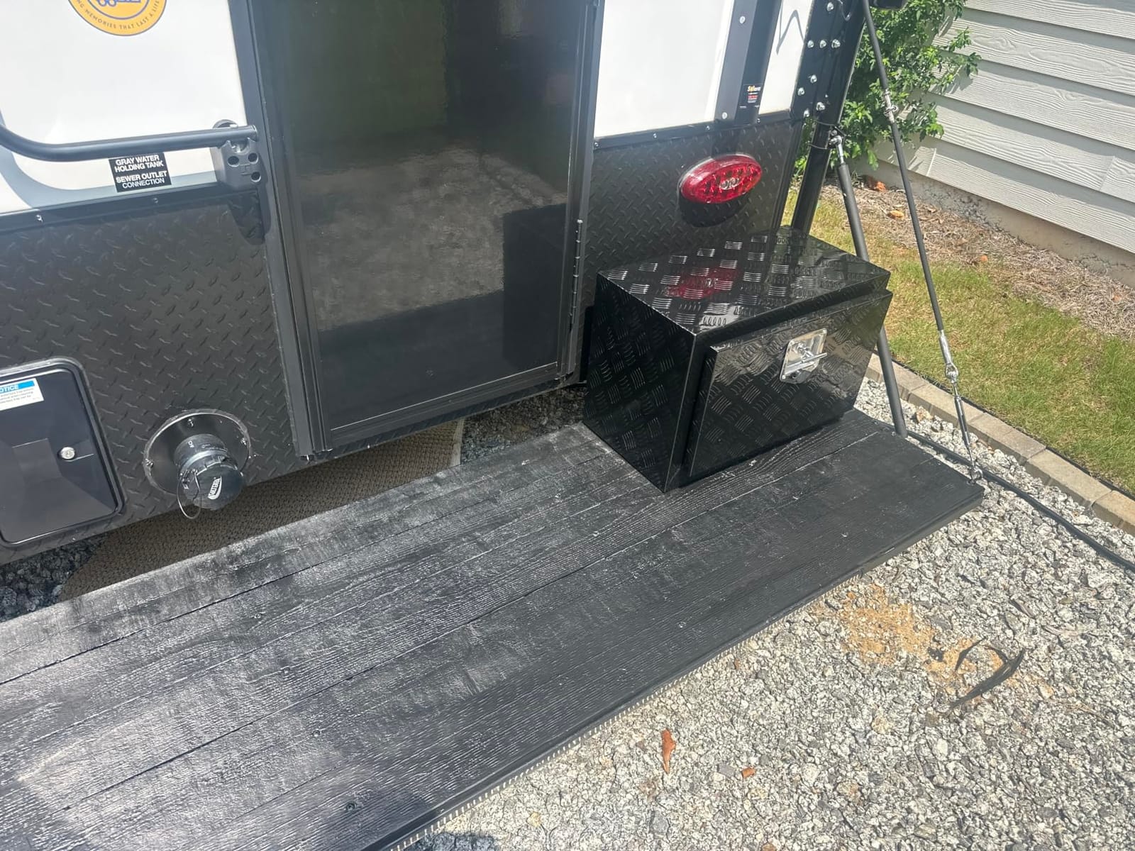 VEVOR Underbody Truck Box, 48 in x 17 in x 18 in Pickup Storage Box, Heavy Duty Aluminum Diamond Plate Tool Box with Lock and Keys, Waterproof customer photo 2