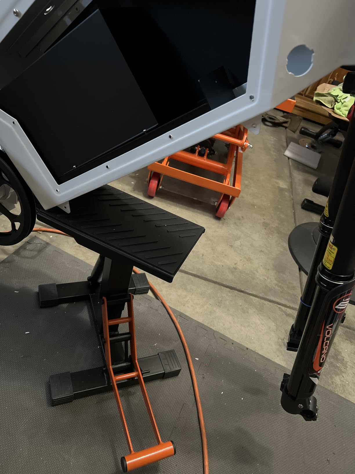 VEVOR Dirt Bike Lift Stand 440 lbs Capacity Motorcycle Jack Lift Stand | For Dirt Pit Bike Repair, Maintenance, Dirt Bike Accessories, Hydraulic Lift Operation, with Height Adjustable Hoist Table customer photo 1