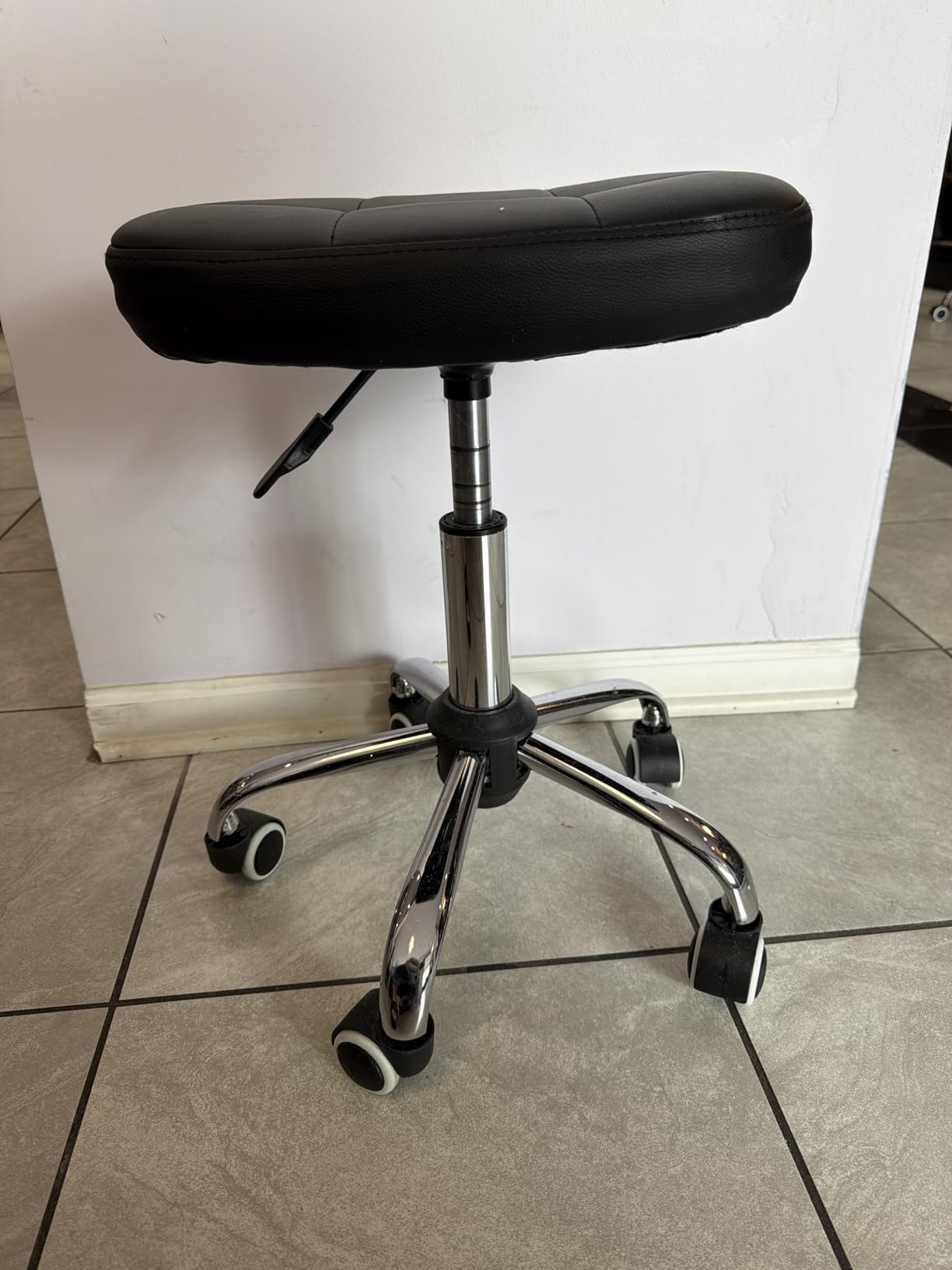 BFTOU Black Minimalist Swivel Stool with Wheel for Work SPA Shop Massage Height-Adjustable Rolling Stool Chair with Square Seat customer photo 2