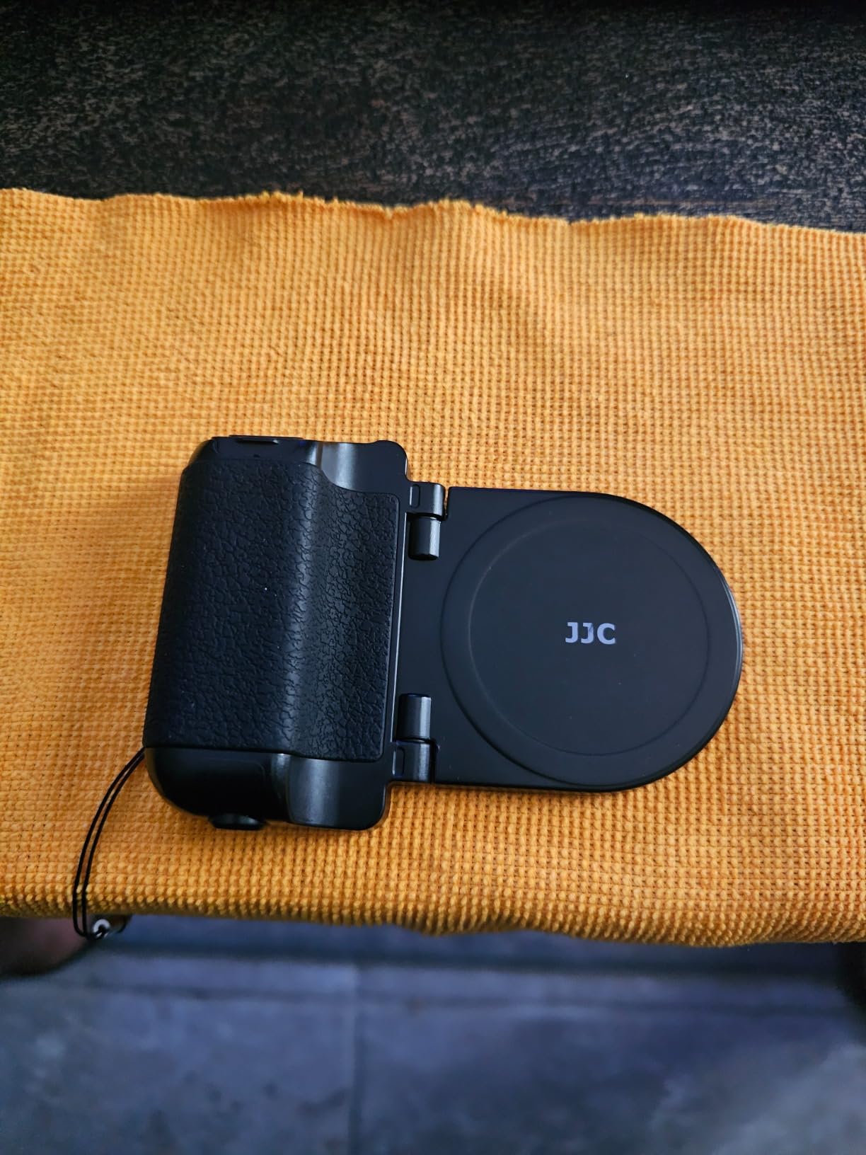 JJC Magnetic Phone Camera Grip Handle with Remote for MagSafe iPhone | Camera Handle Bluetooth Bracket for iPhone Air 17 16 15 14 13 12 Pro Max MagSafe Case, Ideal for Photography/Video/Vlogging customer photo 1