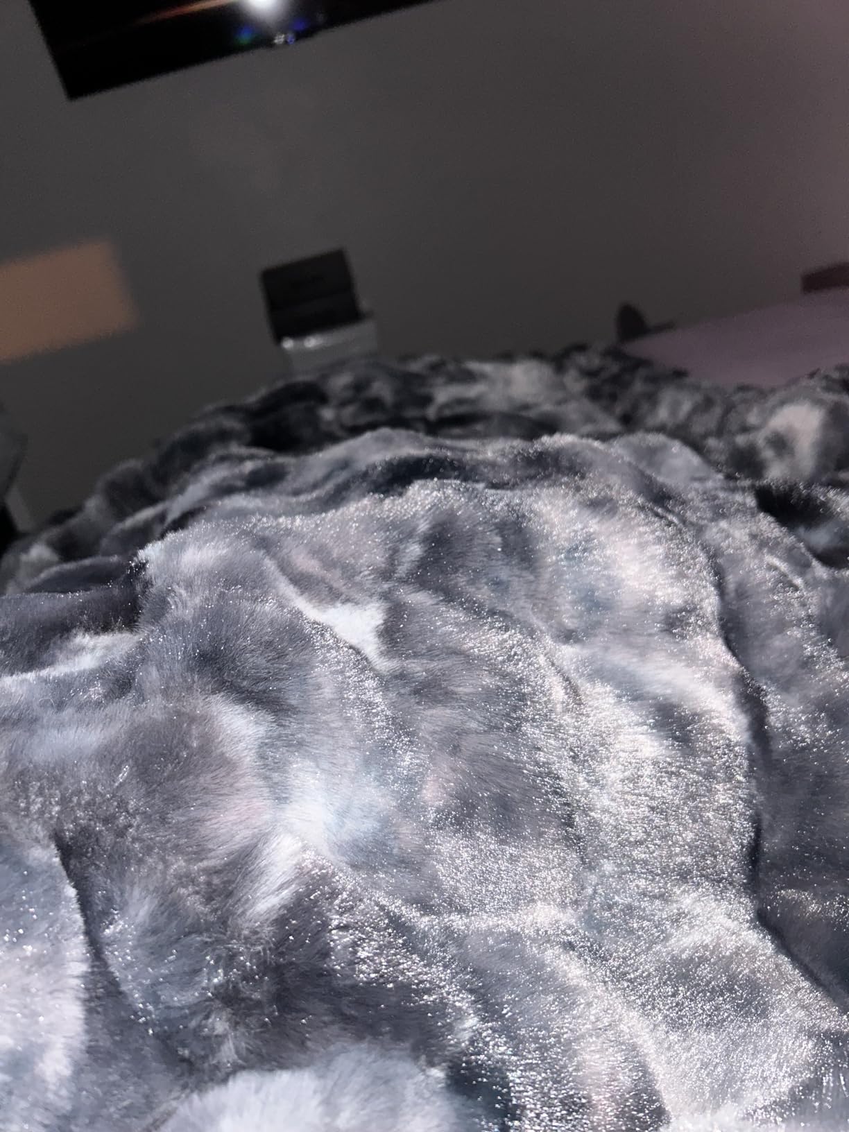 BENVWE Faux Fur Throw Blanket for Couch - Cozy Plush Fluffy Soft Thick Bubble Blanket for Living Room Home Decor - Mothers Day Birthday Gifts for Women, Cream White, 51