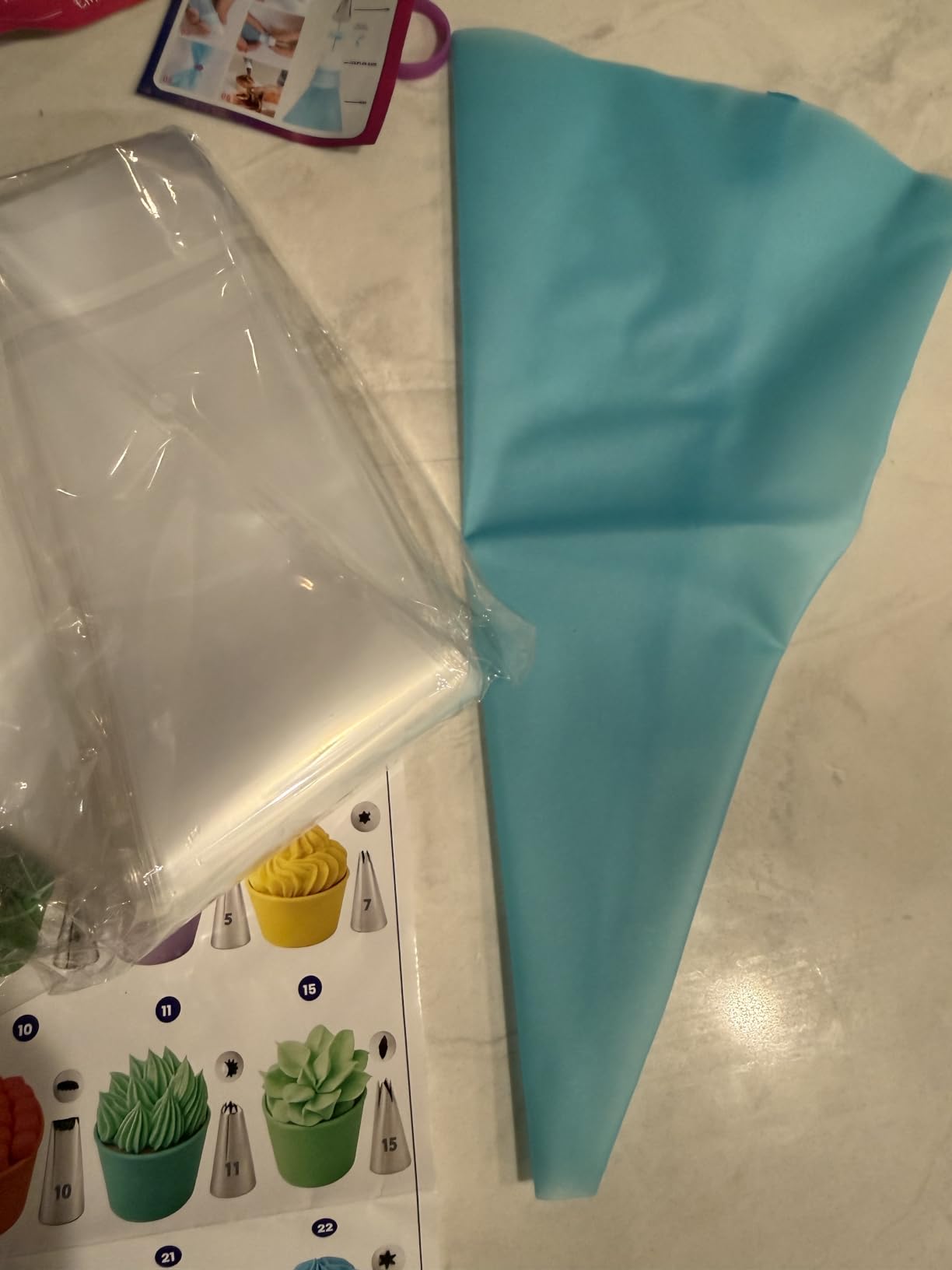 Riccle Piping Bags and Tips Set, 11.8 Inch 100 Anti Burst Piping Bags, 124 Pcs Cake Decorating Kit with 16 Piping Tips, 1 Reusable Pastry Bags, 3 Cake Scrapers, 2 Couplers, and 2 Icing Bags Ties customer photo 2