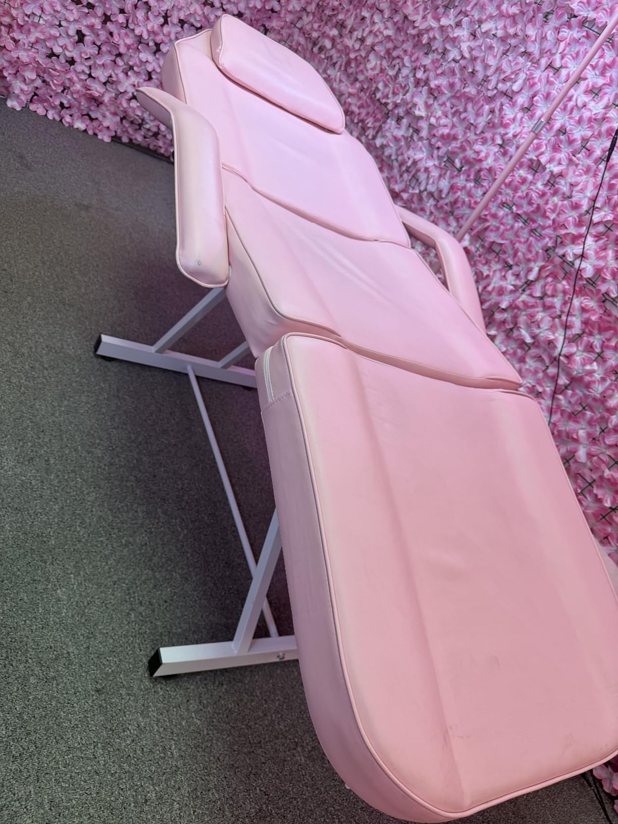 LOUVIXA Tattoo Chair, Adjustable Facial Chair 73 Inch Salon Bed with Hydraulic Stool for Professional Massage Beauty Spa (White) customer photo 1
