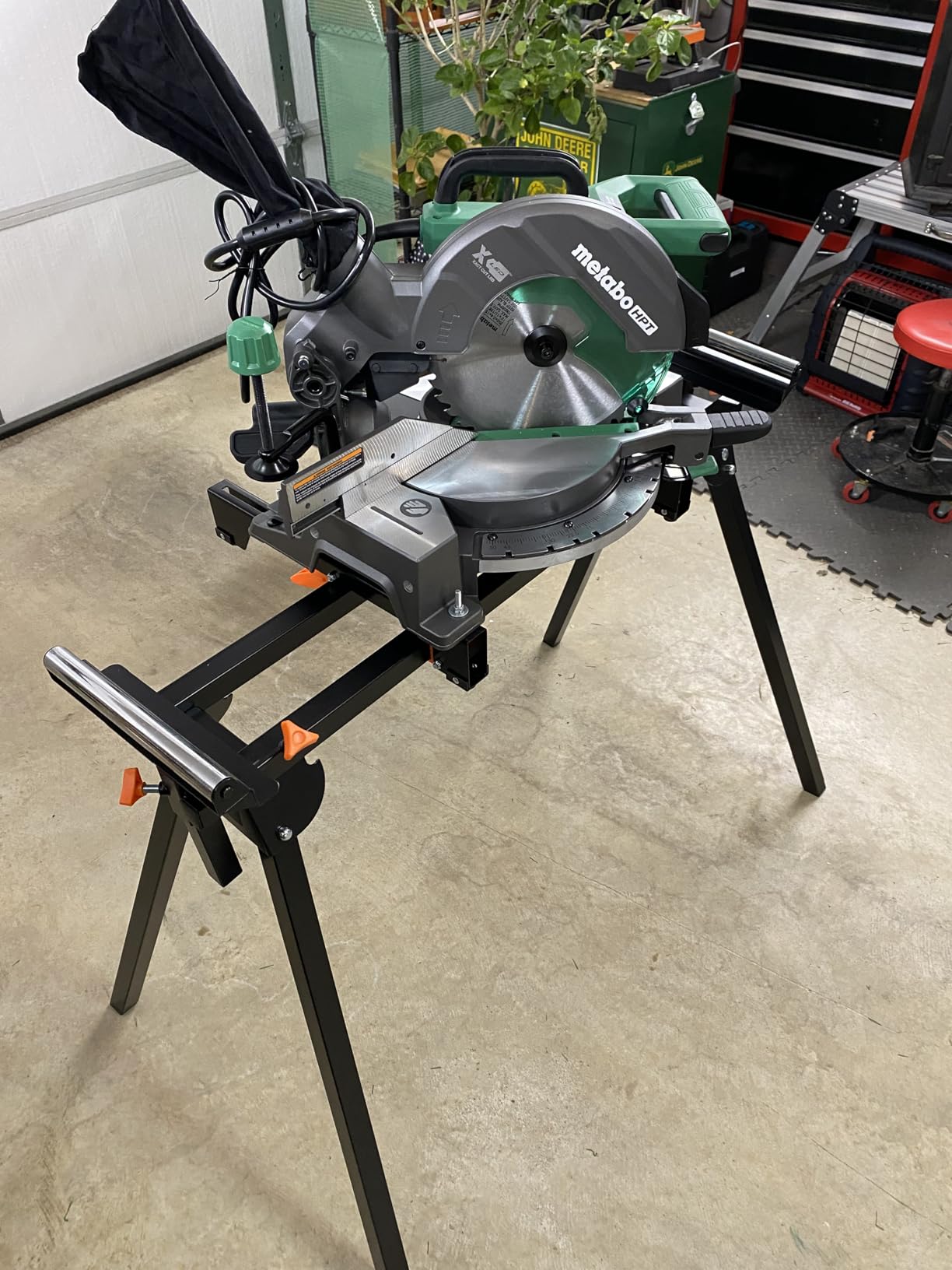 WEN Universal Collapsible Miter Saw Stand, 350-Pound Capacity (MSA200) customer photo 1