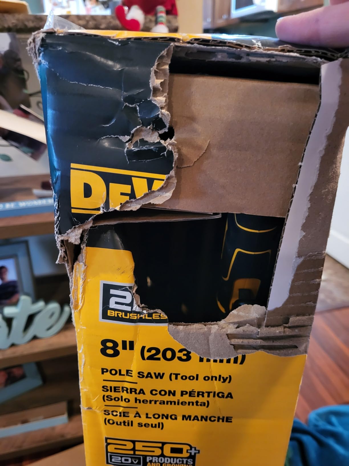 DeWalt DCPS620BDCB240C-BNDL 20V MAX XR Brushless Cordless Pole Saw and 20V MAX 4Ah Battery and Charger Starter Kit Bundle customer photo 1