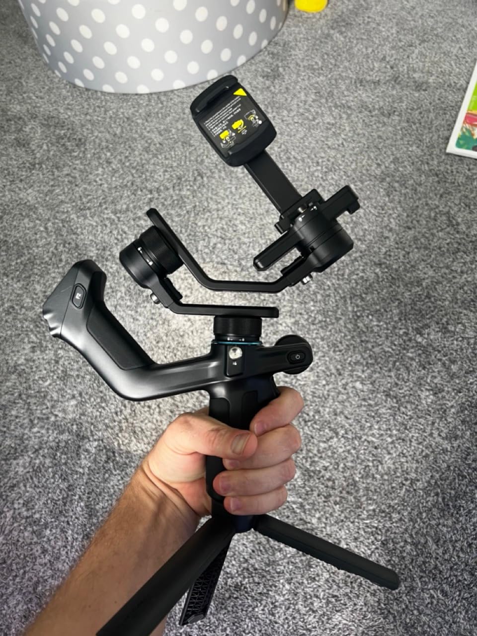 FeiyuTech Official SCORP Mini 2 Combo Camera Gimbal Stabilizer, 3-Axis Handheld All-in-One Gimbal with AI Tracking, Gesture Control, Touchscreen, Quick Release, for Vlogging, YouTube&TikTok Creators, White customer photo 1