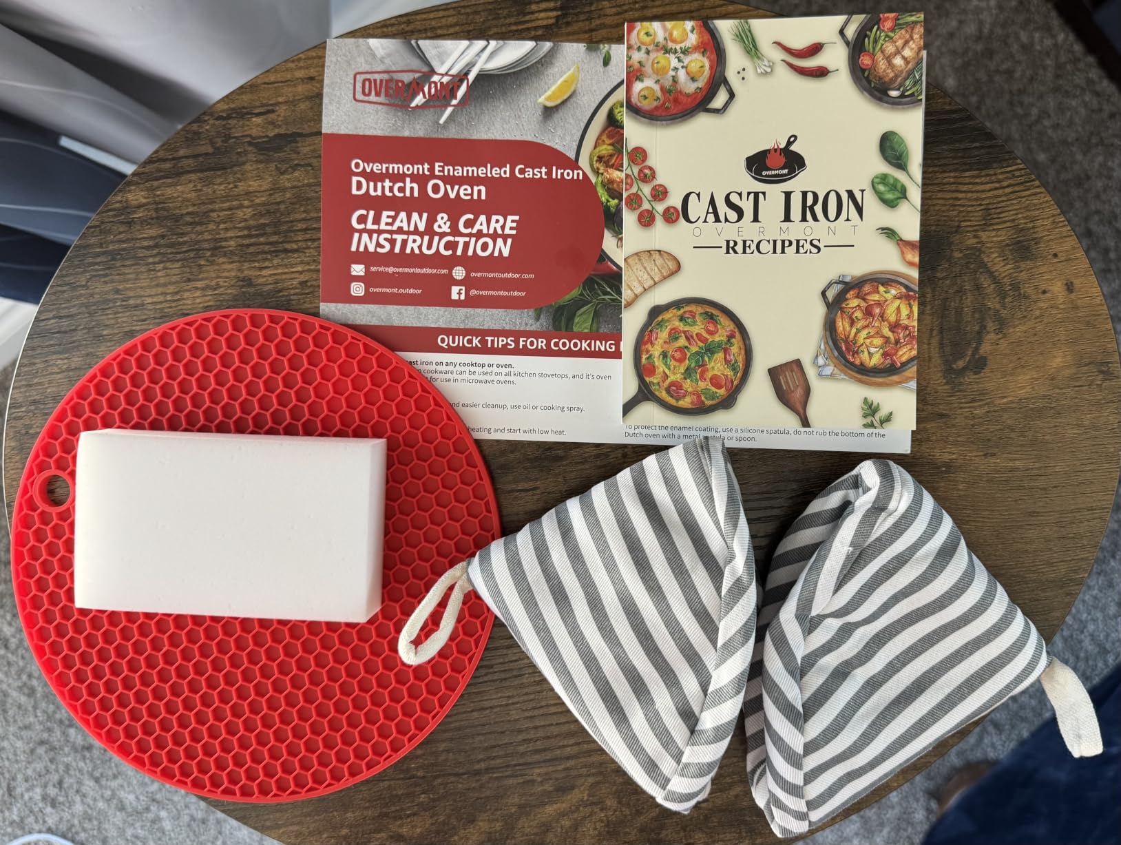Overmont Enameled Cast Iron Dutch Oven - 7QT Pot with Lid Cookbook & Cotton Potholders - Heavy-Duty Cookware for Braising, Stews, Roasting, Sourdough Baking, Bottle Green customer photo 1